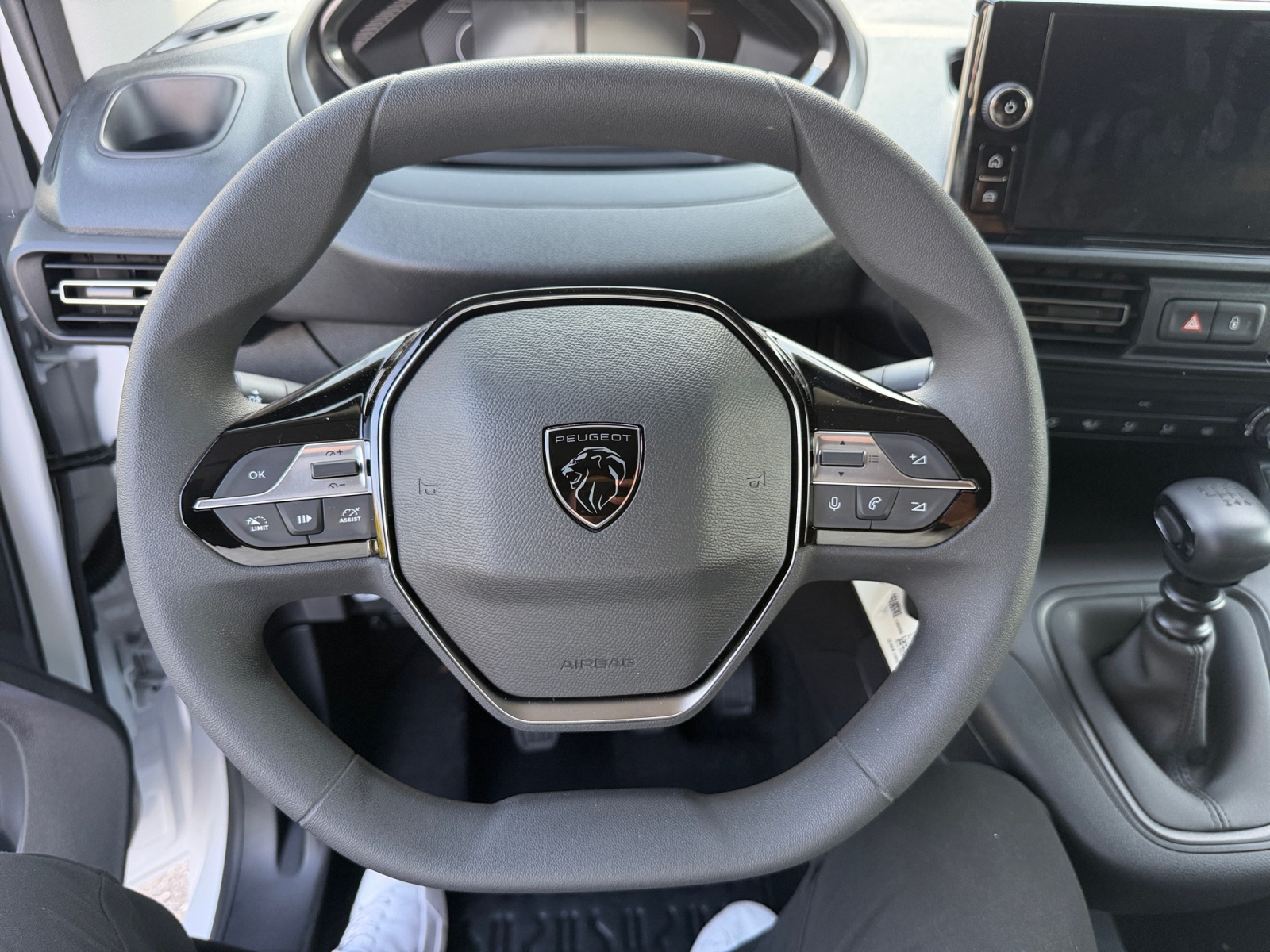 PEUGEOT Partner 1.2 Pure Tech 110 Standard 650kg, * Aktionsmodell * 10 Zoll Touchscreen mit CarPlay Kabellos * Kamera * Durchladeluke *-image-8