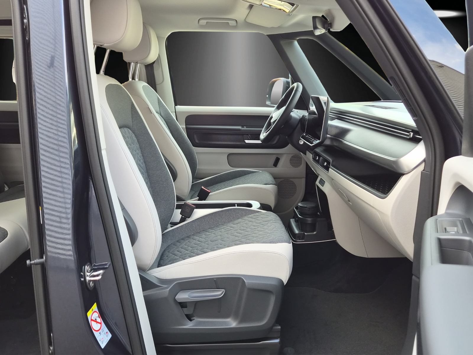 VW ID.Buzz LWB Pro 4 Motion-image-8