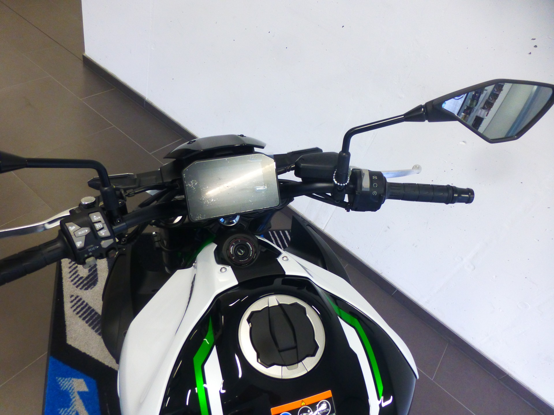 KAWASAKI Z 900 (35kW) MY 2027-image-10