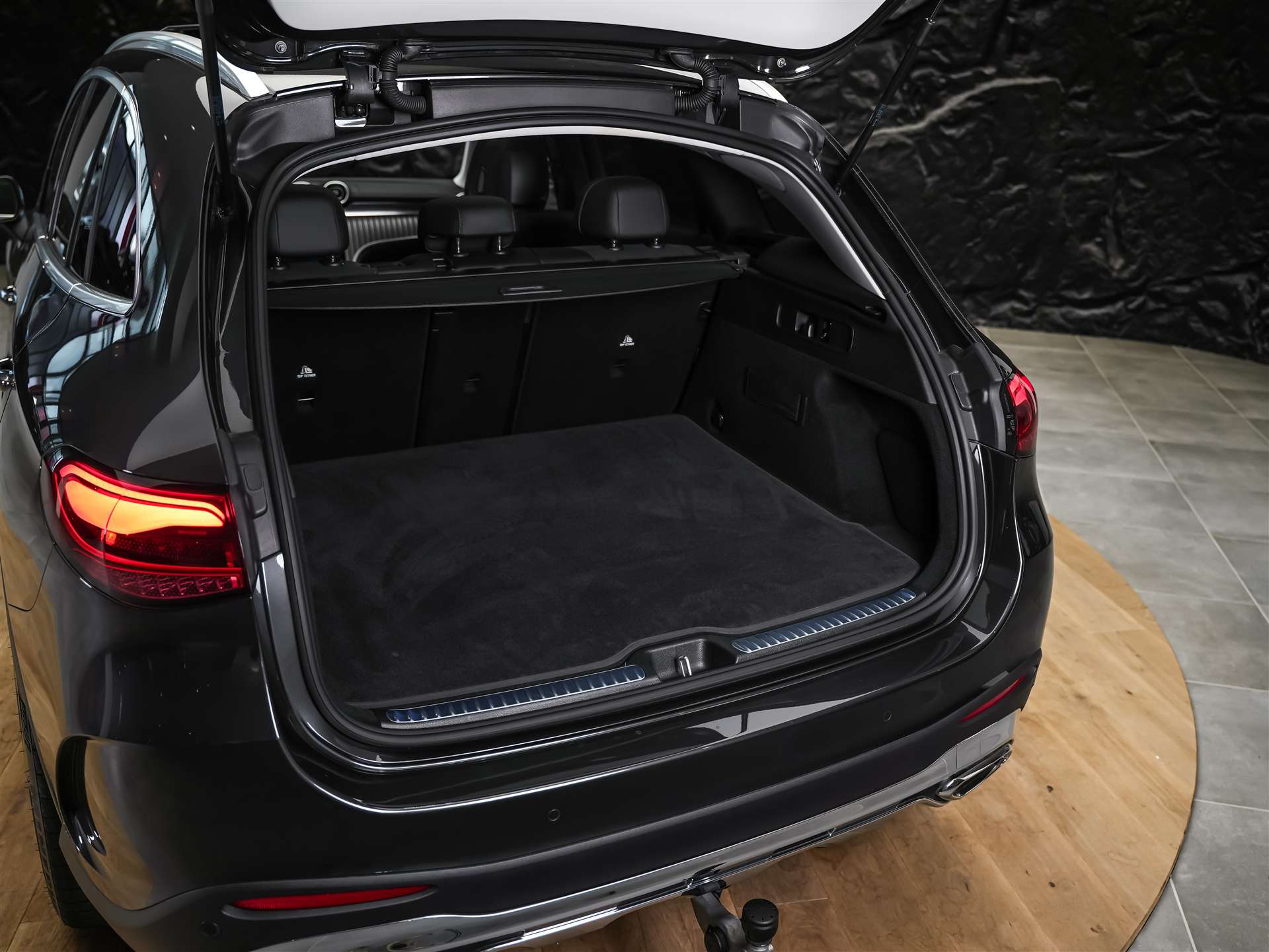 MERCEDES-BENZ GLC 300 4Matic AMG Line 9G-Tronic *Facelift*21" Felgen*Panorama*AHK*360° Kamera*-image-49