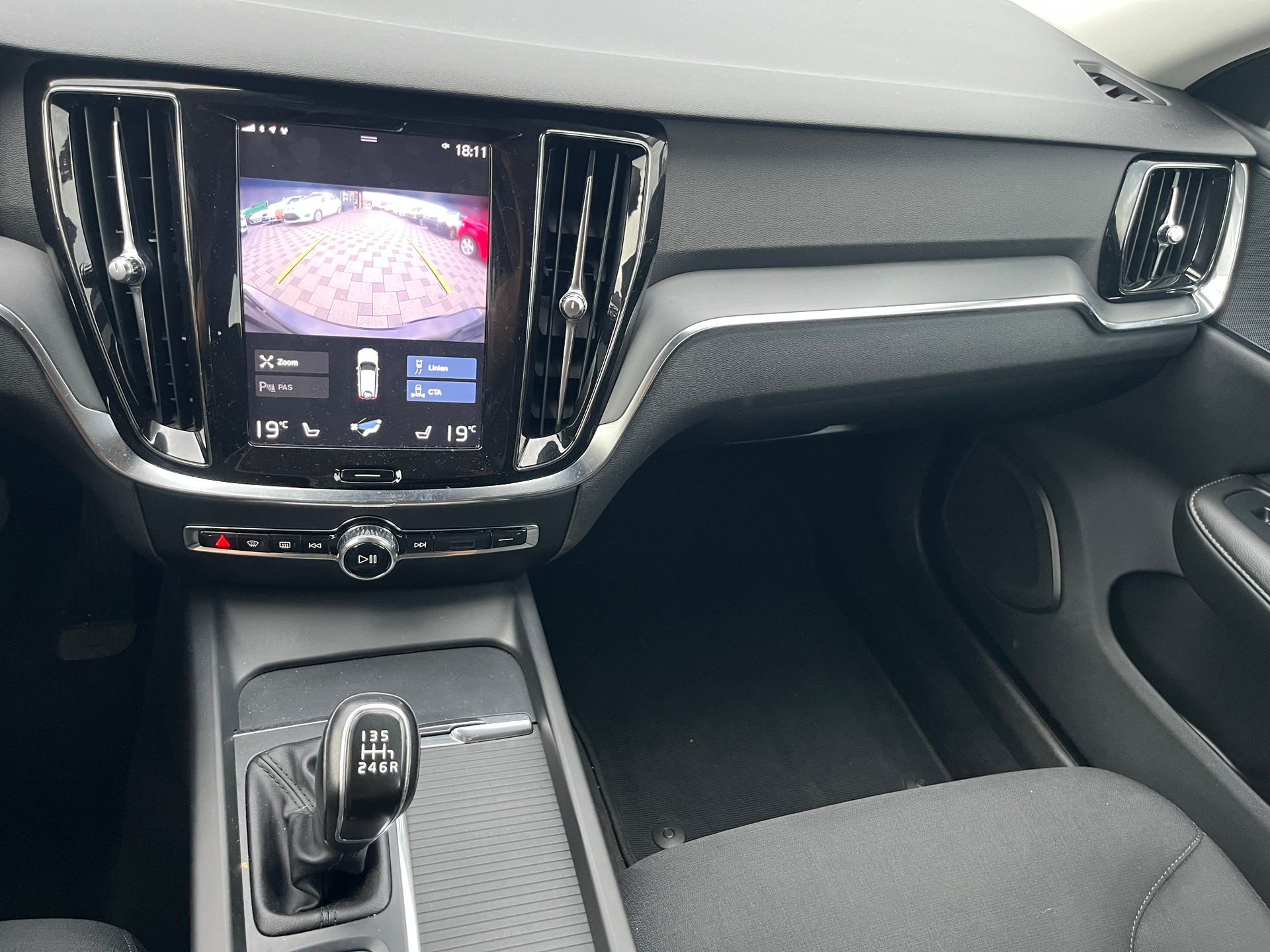VOLVO V60 D3 Momentum-image-10