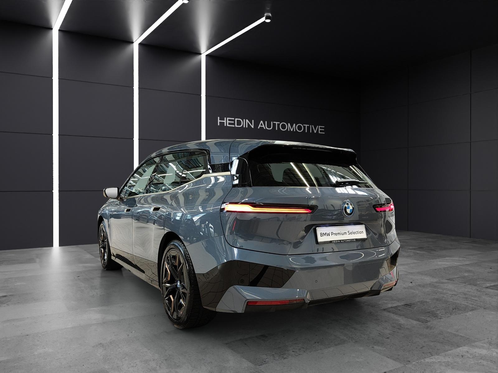 BMW iX xDrive40-showroom-element-3