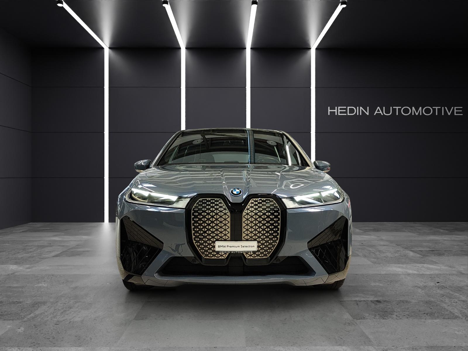 BMW iX xDrive40-showroom-element-2