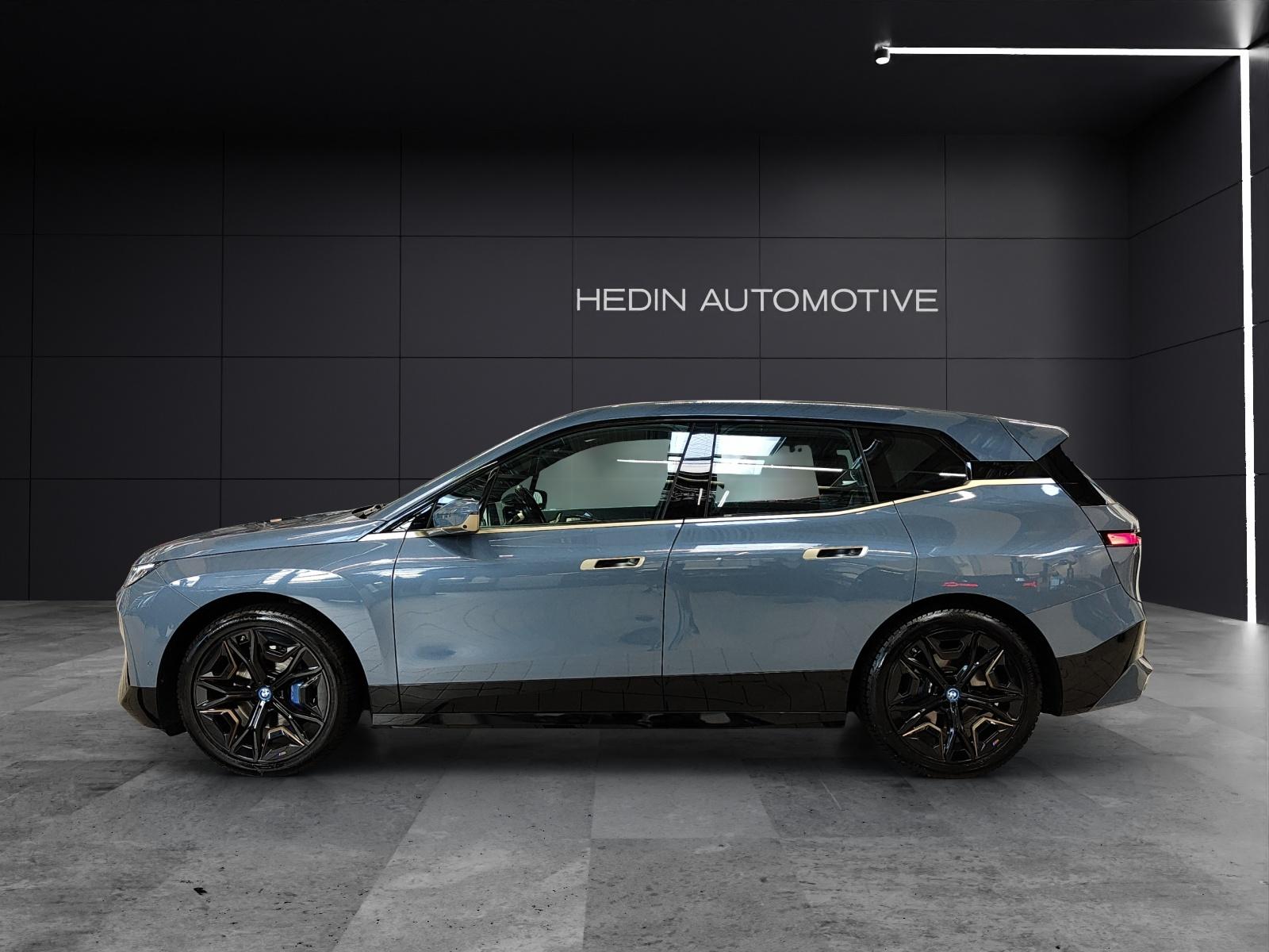 BMW iX xDrive40-showroom-element-1