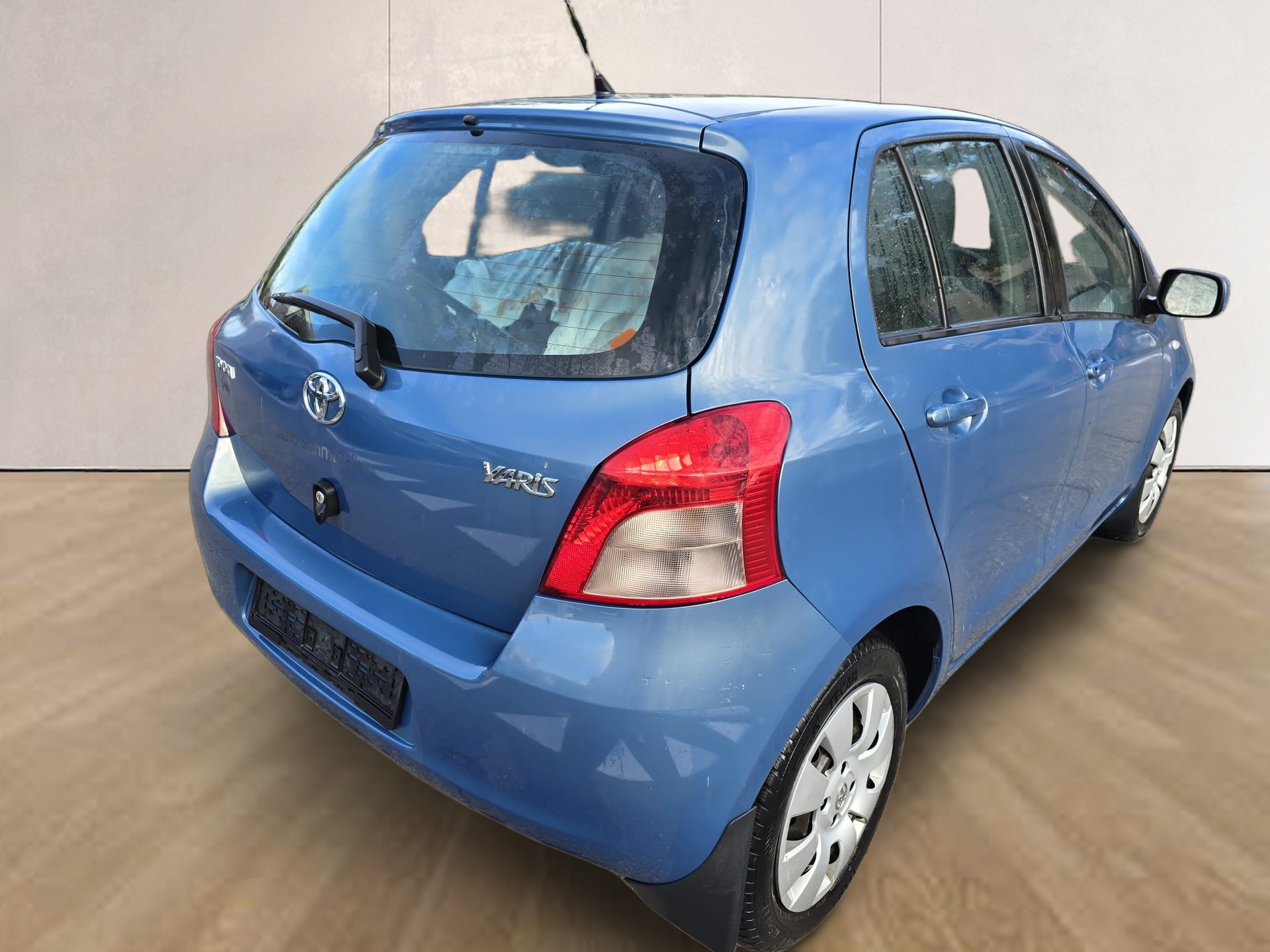 TOYOTA Yaris 1.3 Linea Luna-showroom-element-3