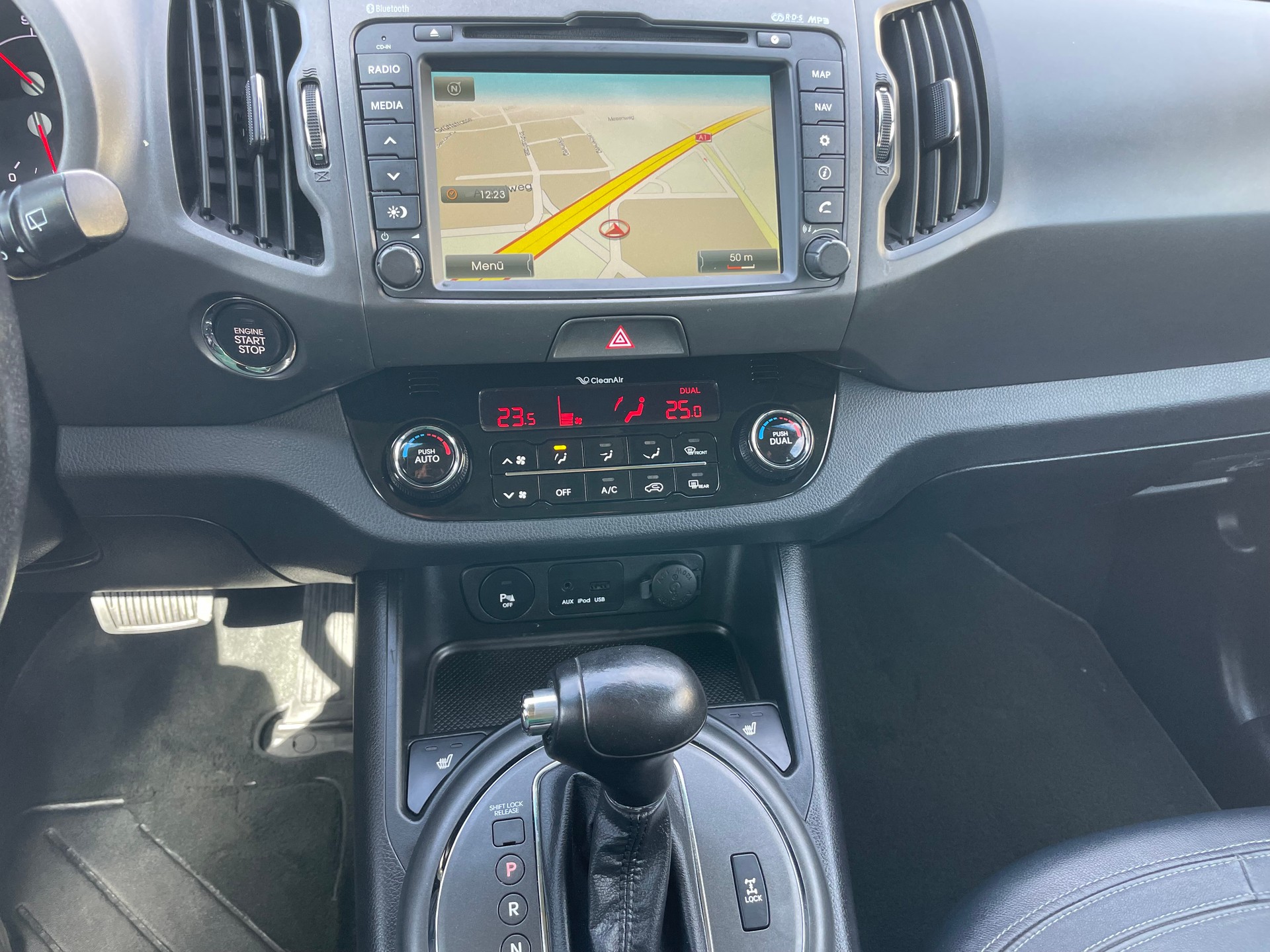 KIA Sportage 2.0 CRDi Trend 4WD Automatic-image-11