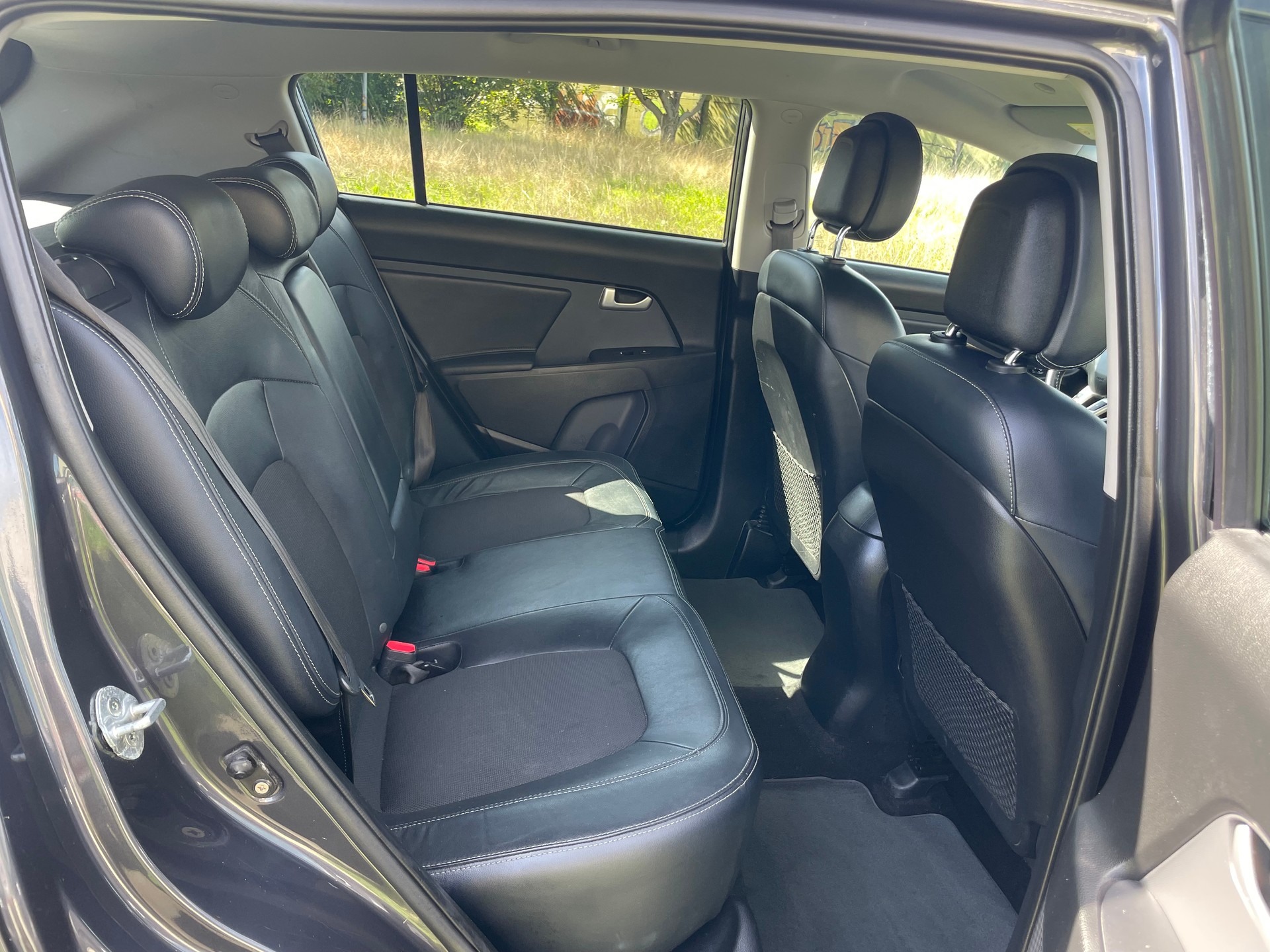 KIA Sportage 2.0 CRDi Trend 4WD Automatic-image-8