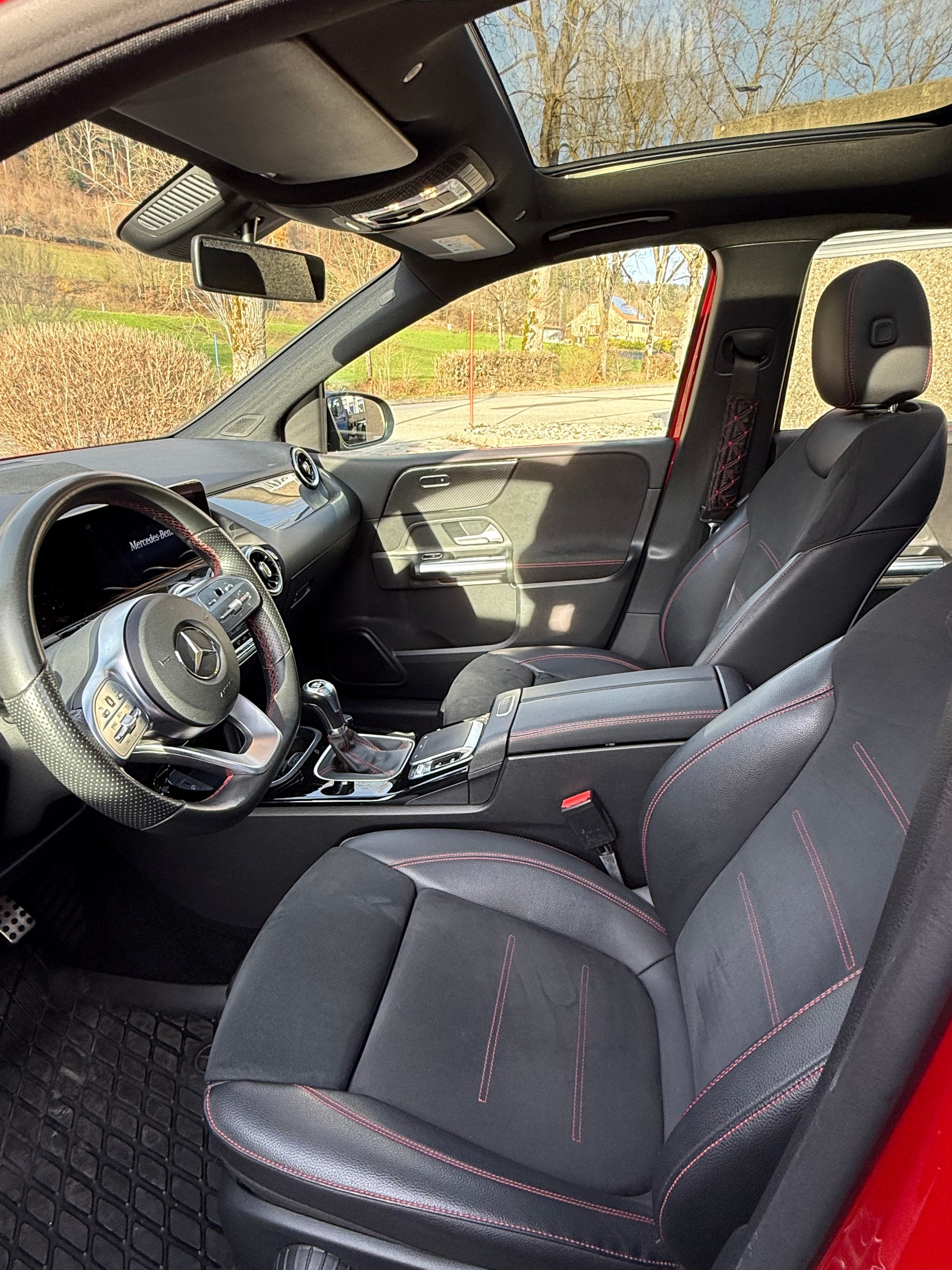 MERCEDES-BENZ B 200 AMG Line-image-4