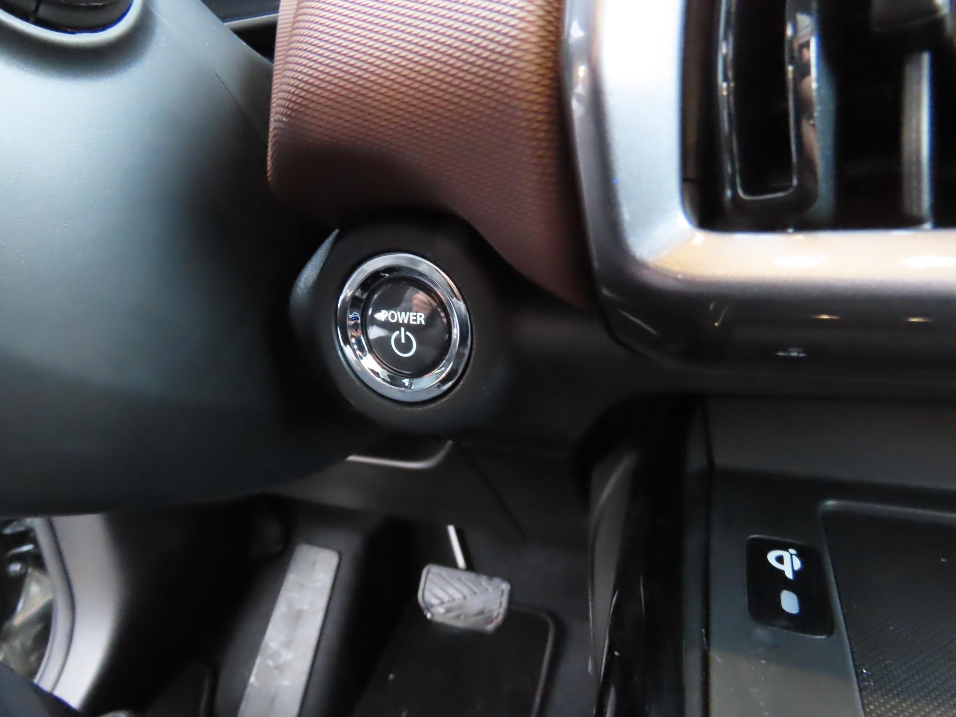 SUZUKI e Vitara Compact Top 4x4-image-18