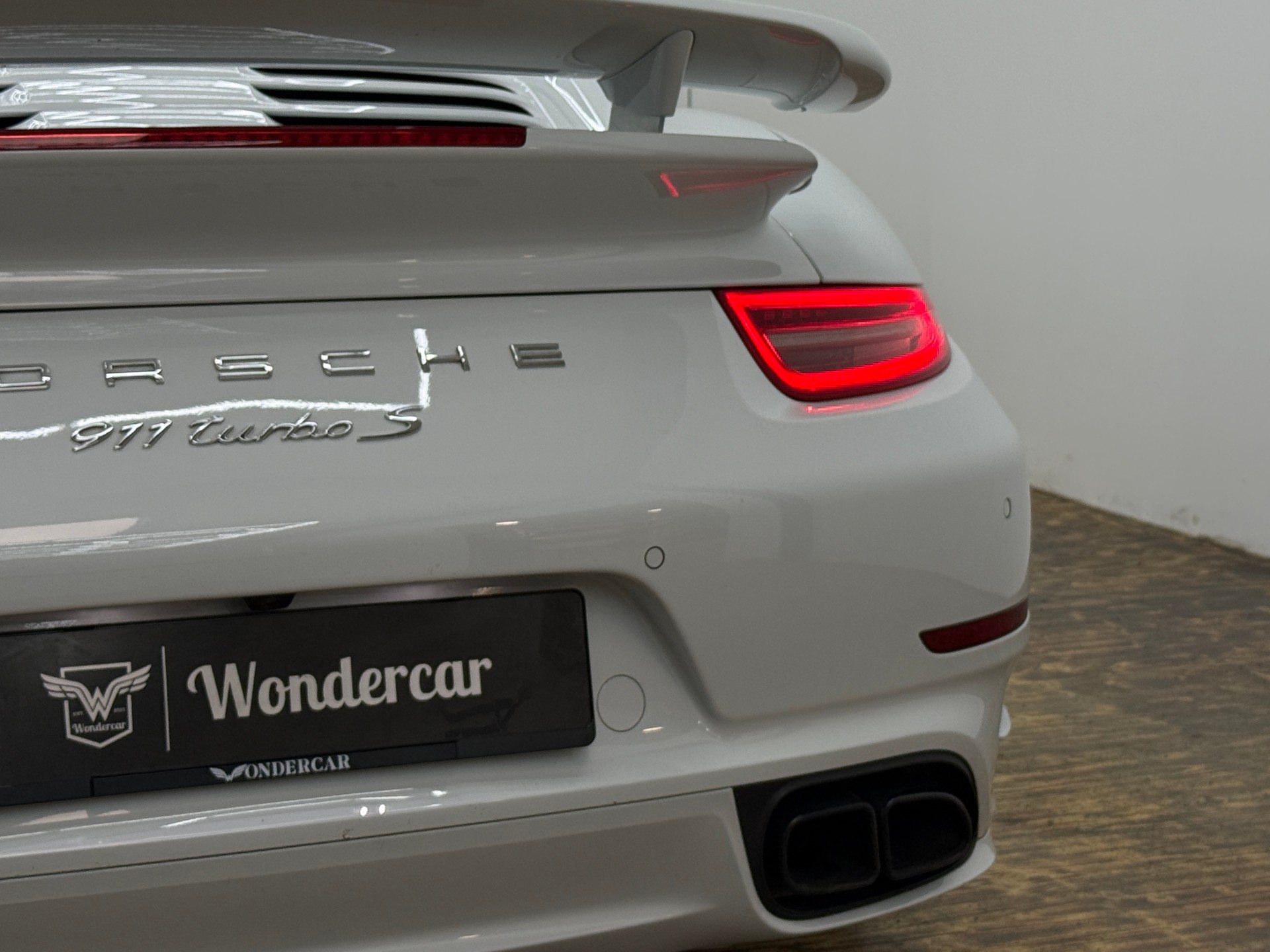 PORSCHE 911 Turbo S Cabrio PDK-image-13