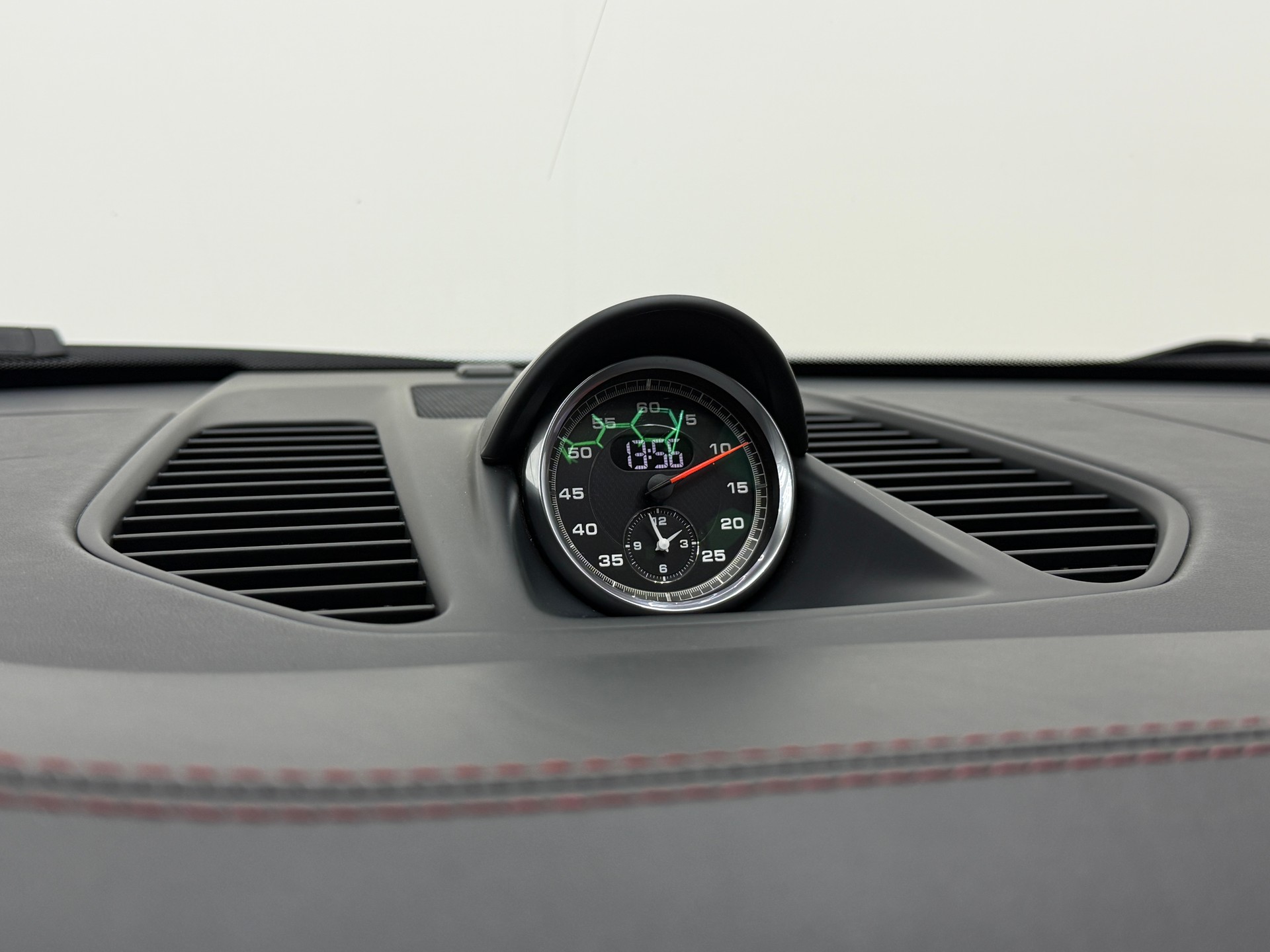 PORSCHE 911 Turbo S Cabrio PDK-image-28