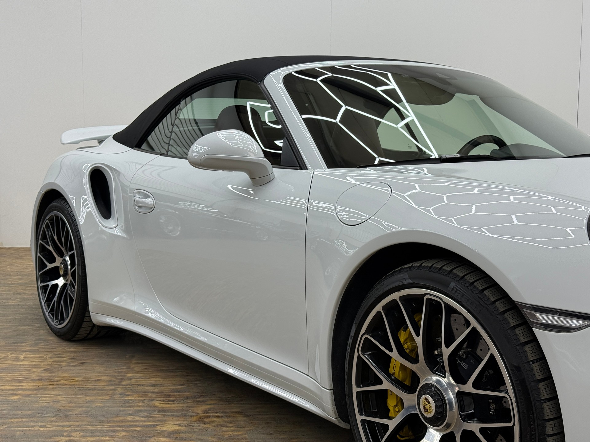 PORSCHE 911 Turbo S Cabrio PDK-image-18