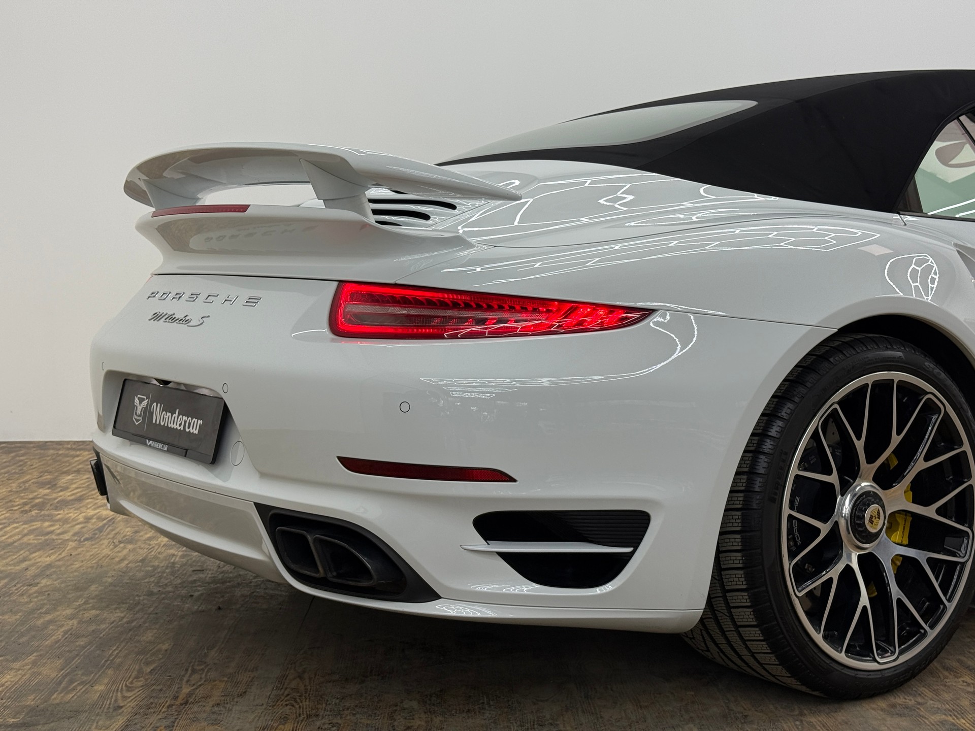 PORSCHE 911 Turbo S Cabrio PDK-image-14