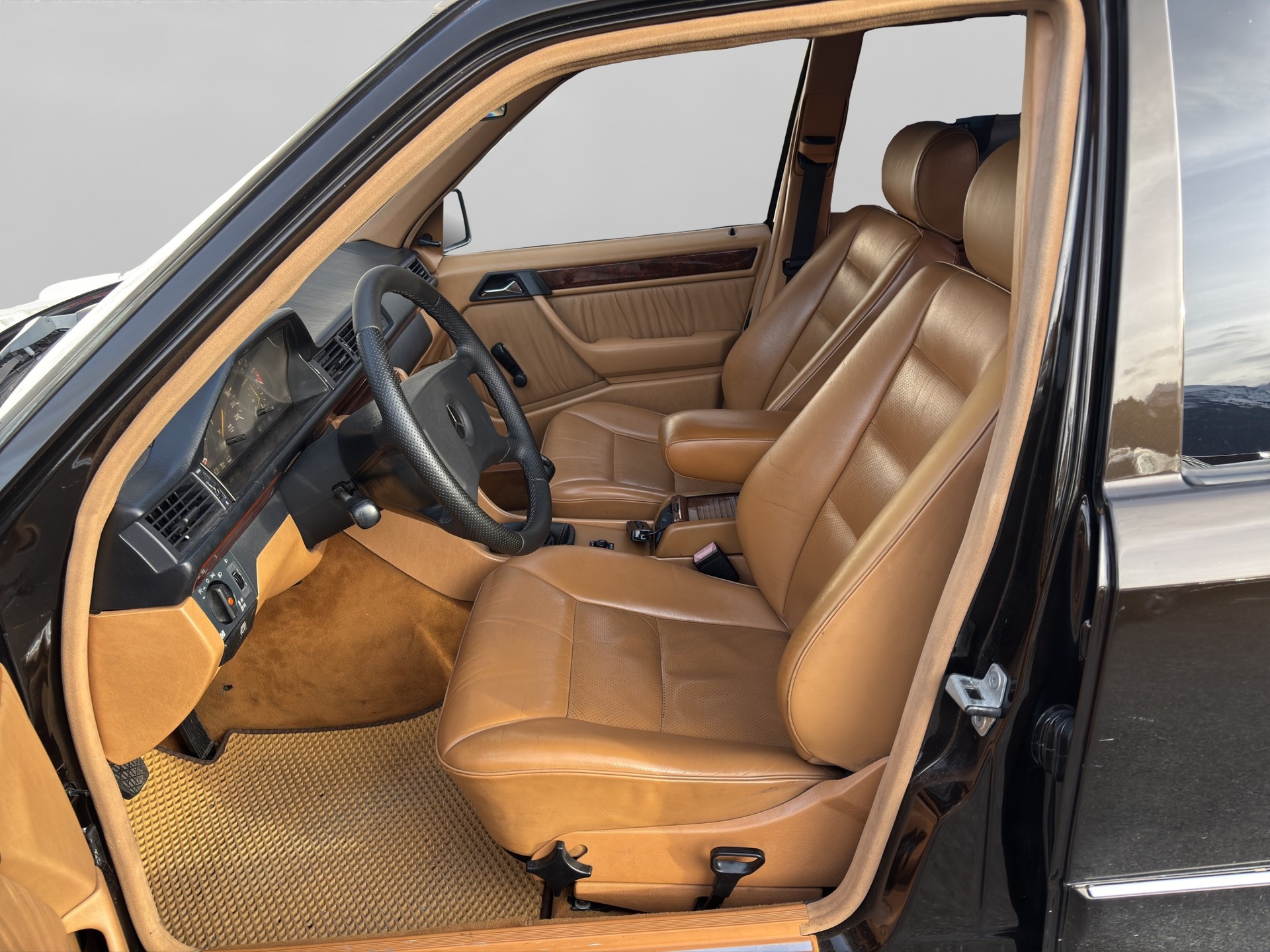 MERCEDES-BENZ 124-image-9