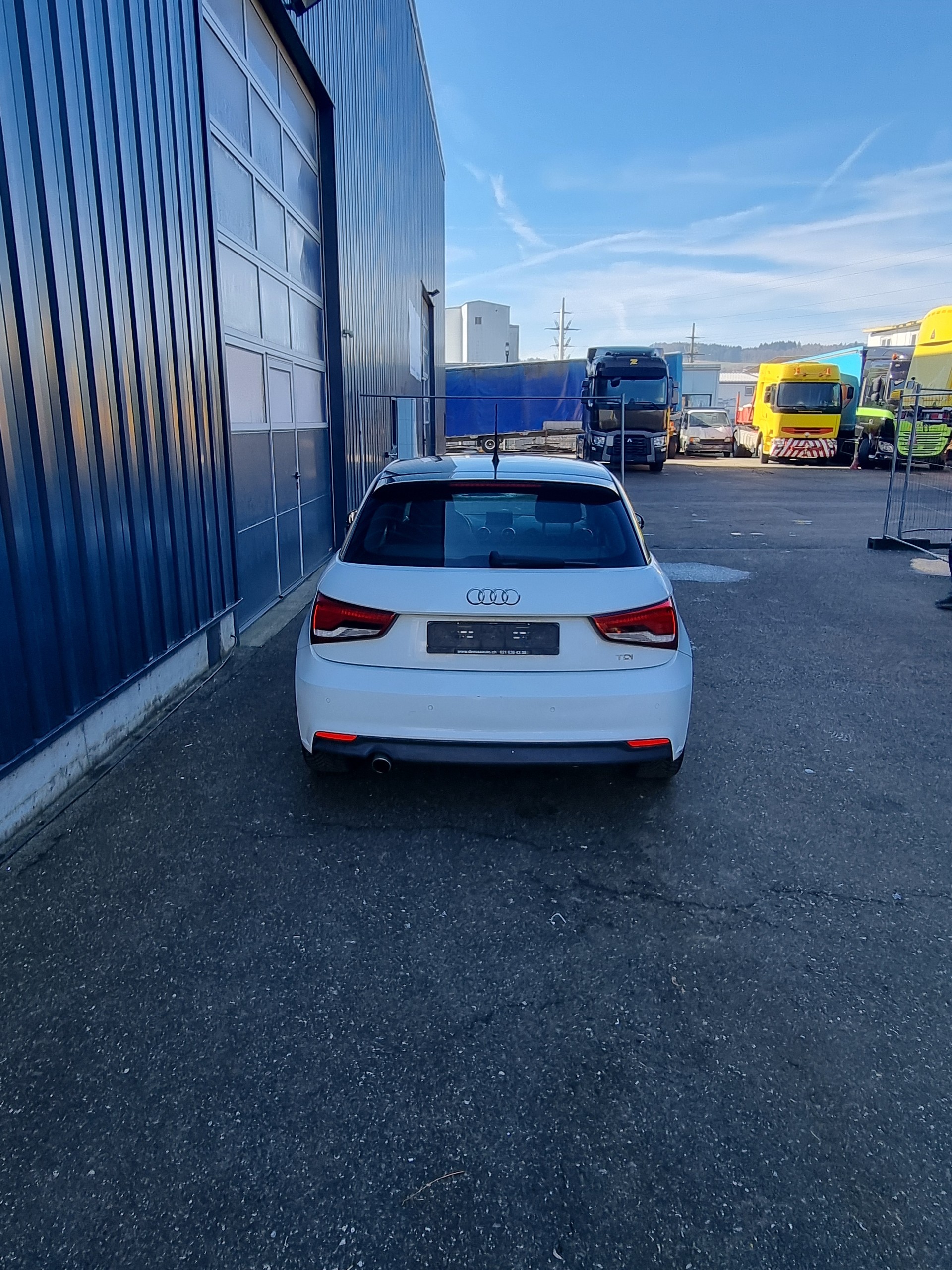 AUDI A1 Sportback 1.6 TDI S-tronic-image-5