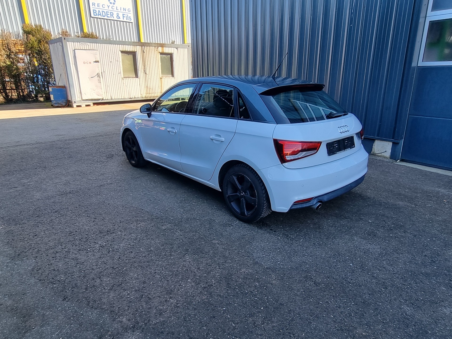 AUDI A1 Sportback 1.6 TDI S-tronic-image-3