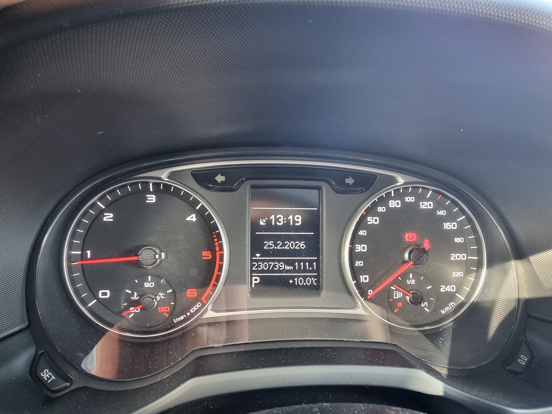 AUDI A1 Sportback 1.6 TDI S-tronic-image-12