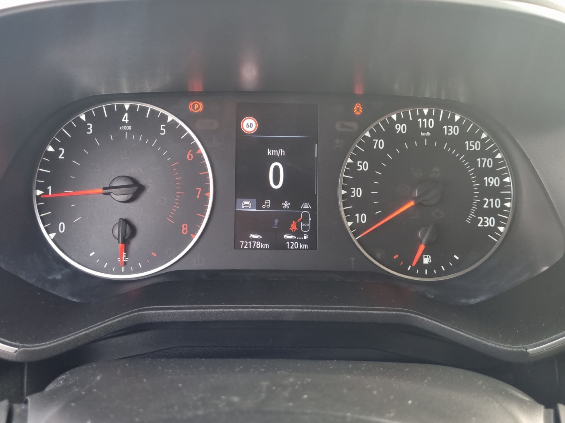 RENAULT Clio 1.0 TCe 100 Business-image-8