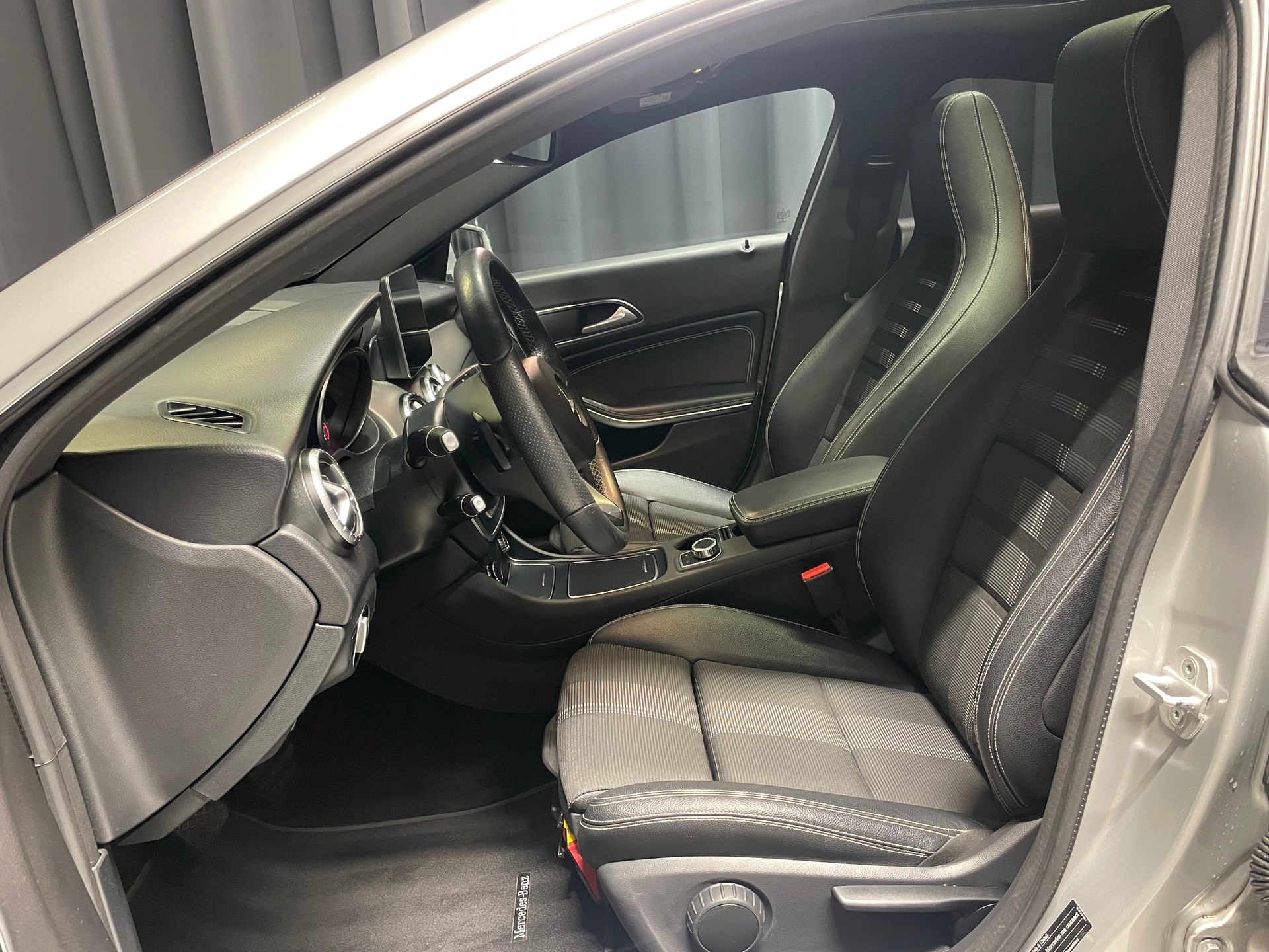 MERCEDES-BENZ CLA 220 d Urban 4Matic 7G-DCT (42)-image-6