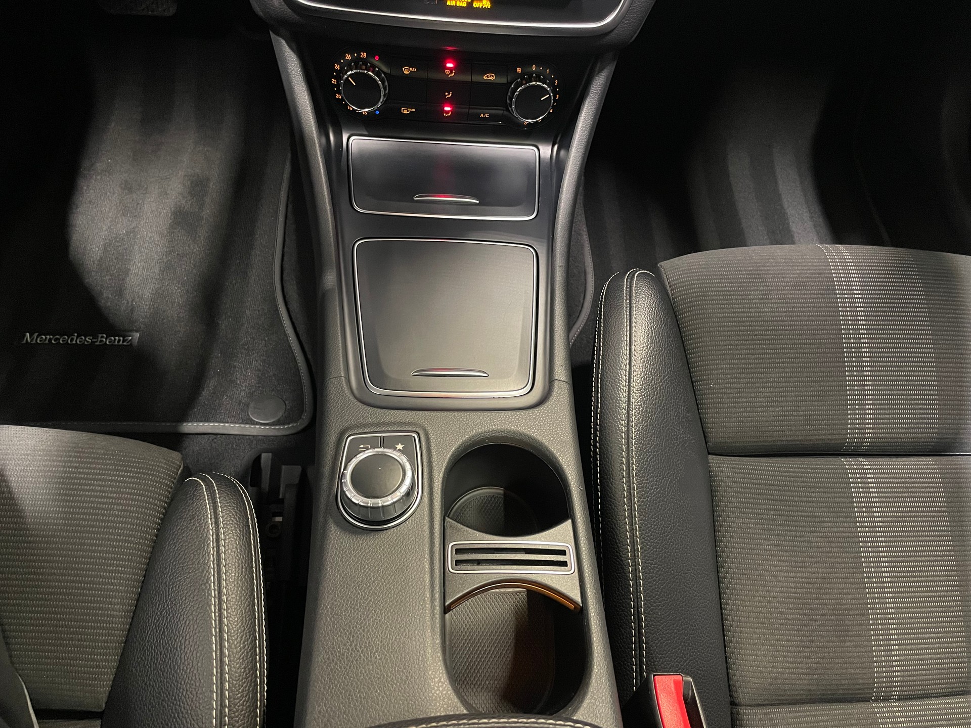 MERCEDES-BENZ CLA 220 d Urban 4Matic 7G-DCT (42)-image-16