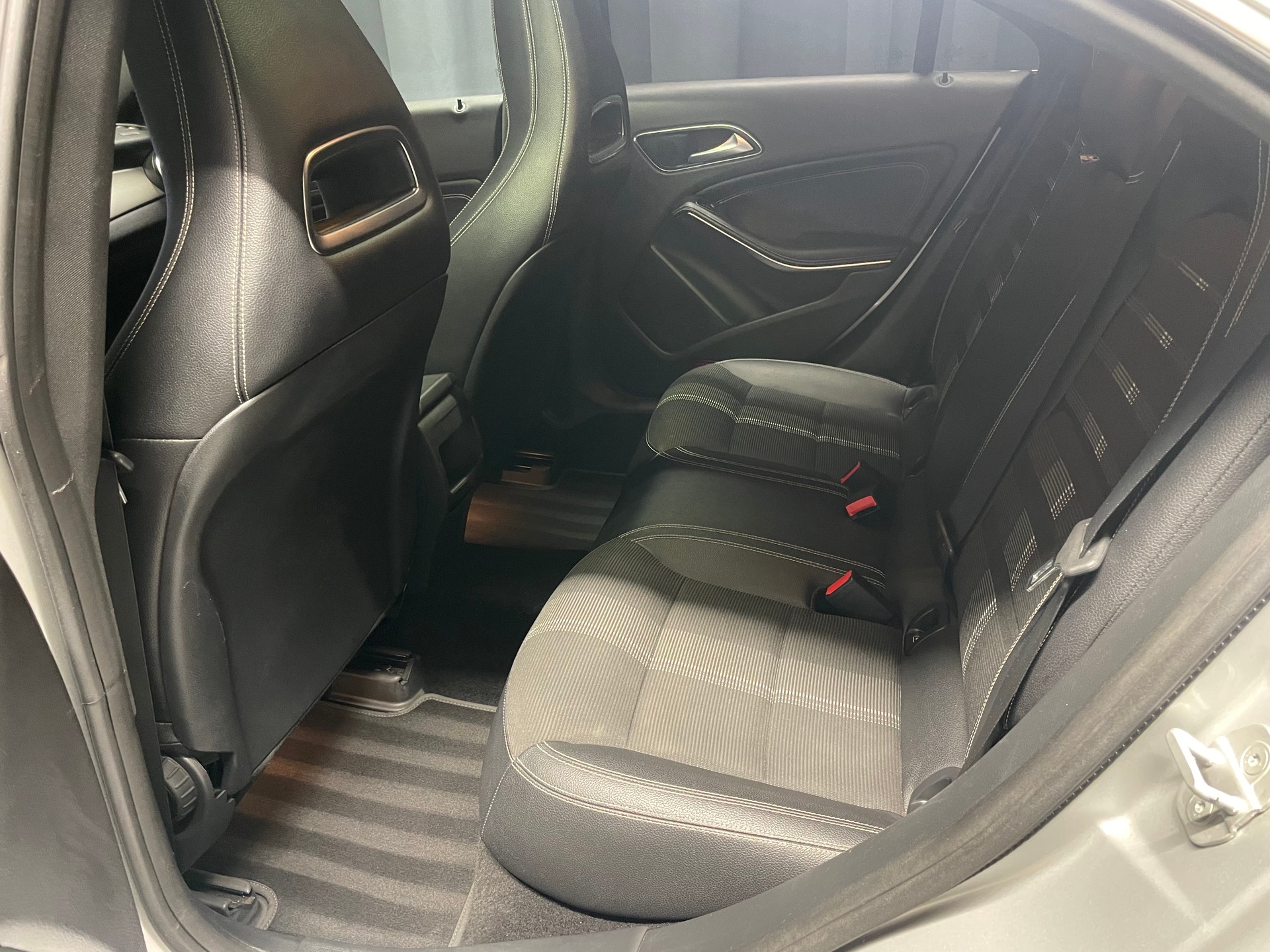 MERCEDES-BENZ CLA 220 d Urban 4Matic 7G-DCT (42)-image-7