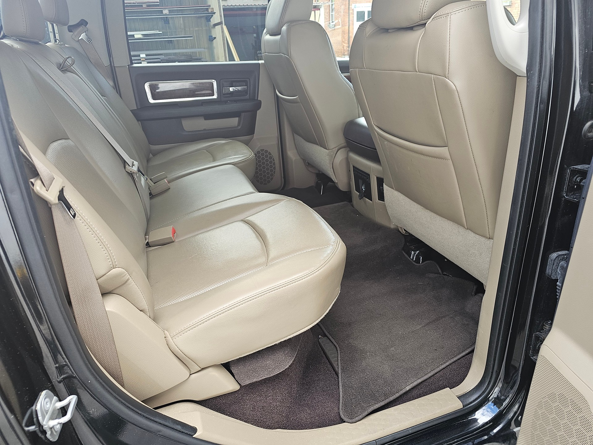 DODGE Ram 1500 5.7 Laramie-image-9