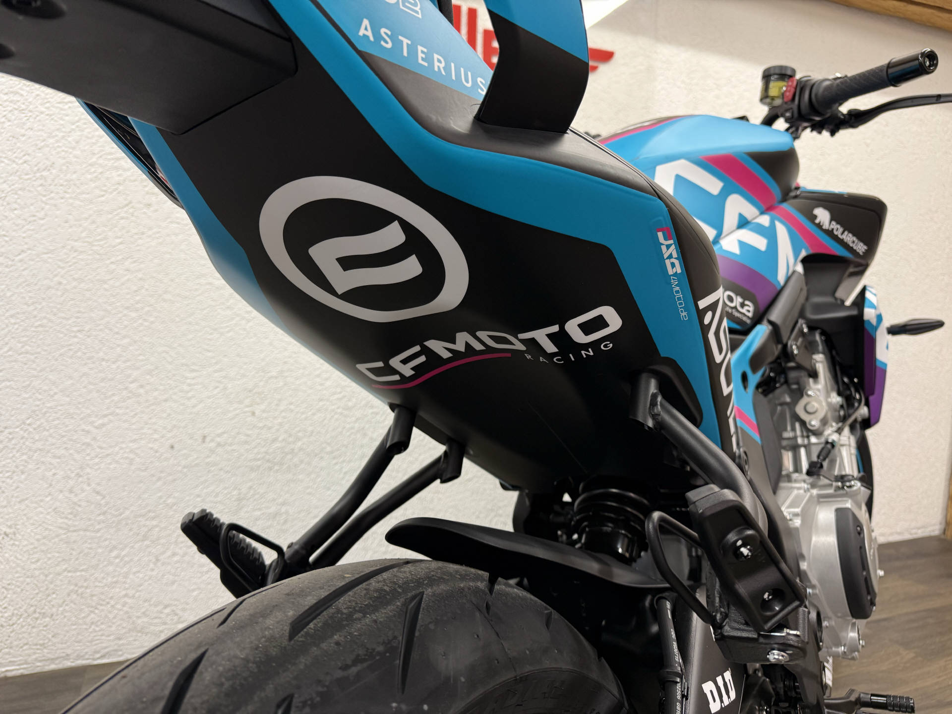 CF MOTO 675NK Spezialfolierung Moto2-image-4
