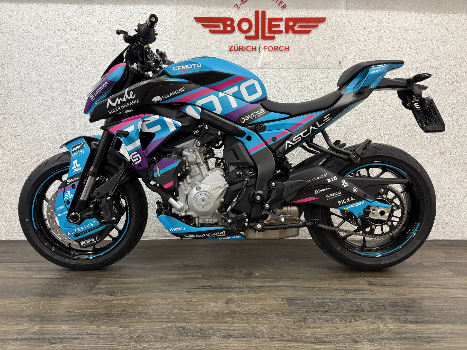 CF MOTO 675NK Spezialfolierung Moto2-image-7