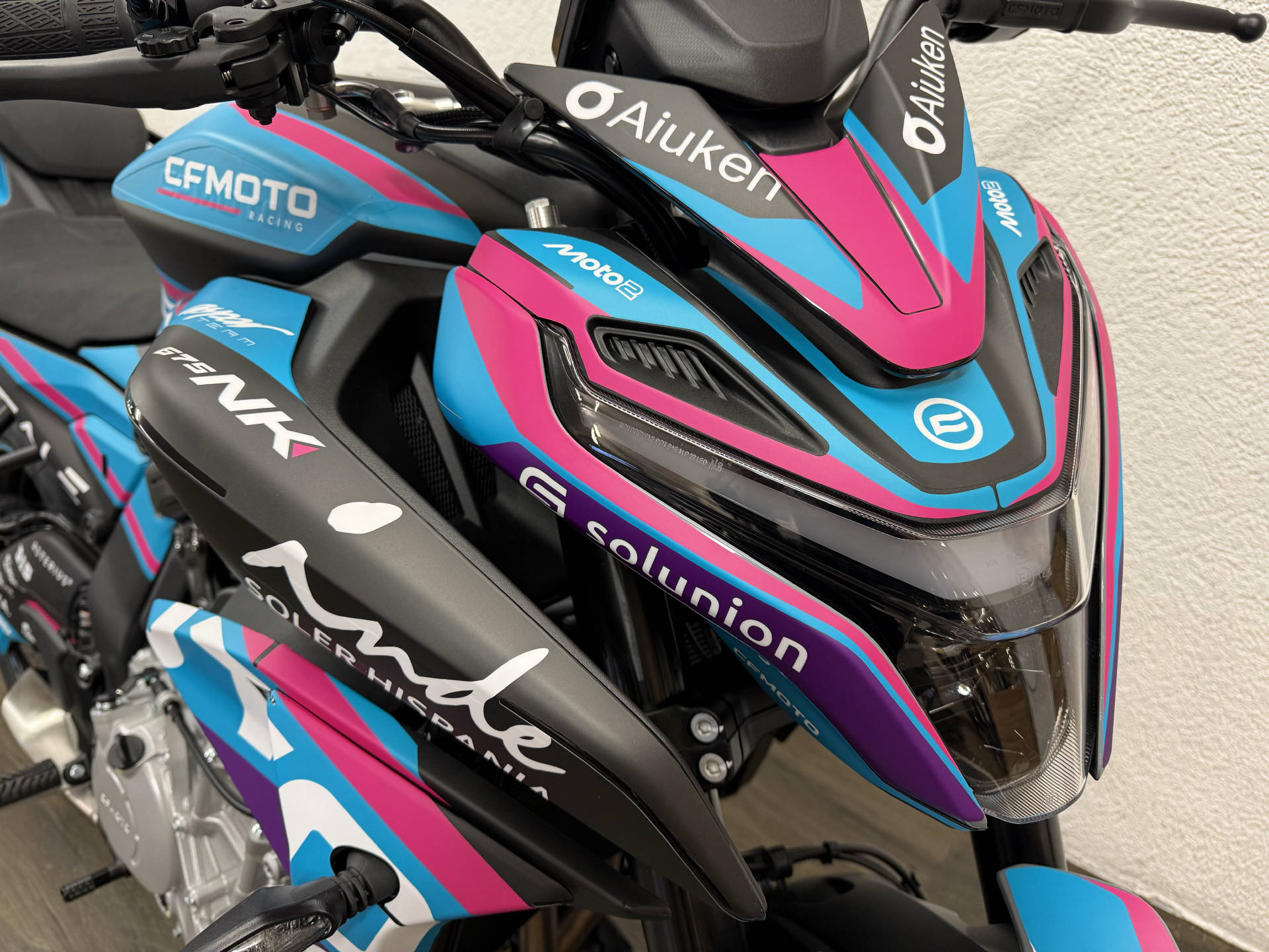 CF MOTO 675NK Spezialfolierung Moto2-image-2