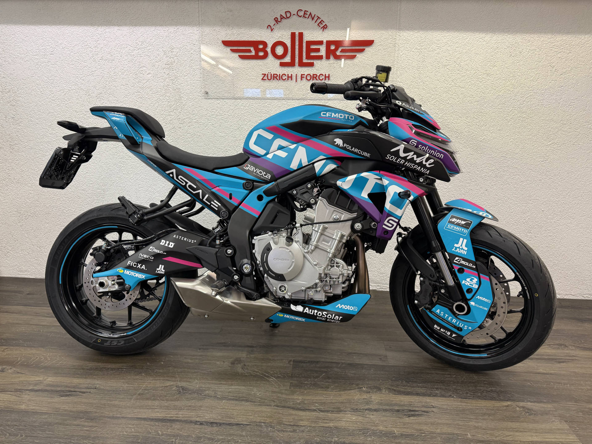 CF MOTO 675NK Spezialfolierung Moto2-image-1