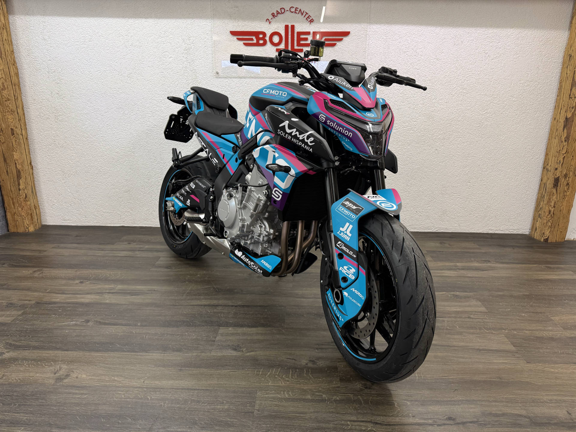 CF MOTO 675NK Spezialfolierung Moto2-image-0