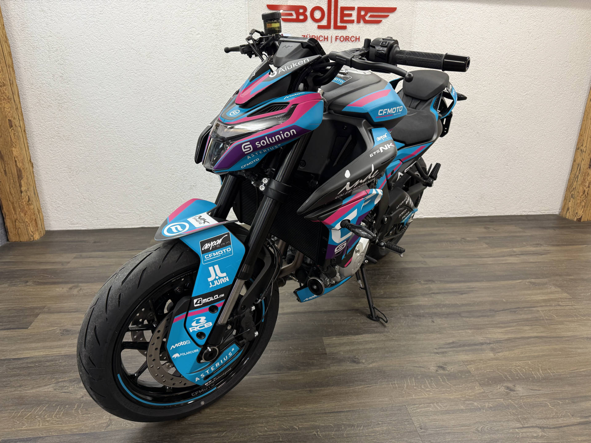 CF MOTO 675NK Spezialfolierung Moto2-image-6