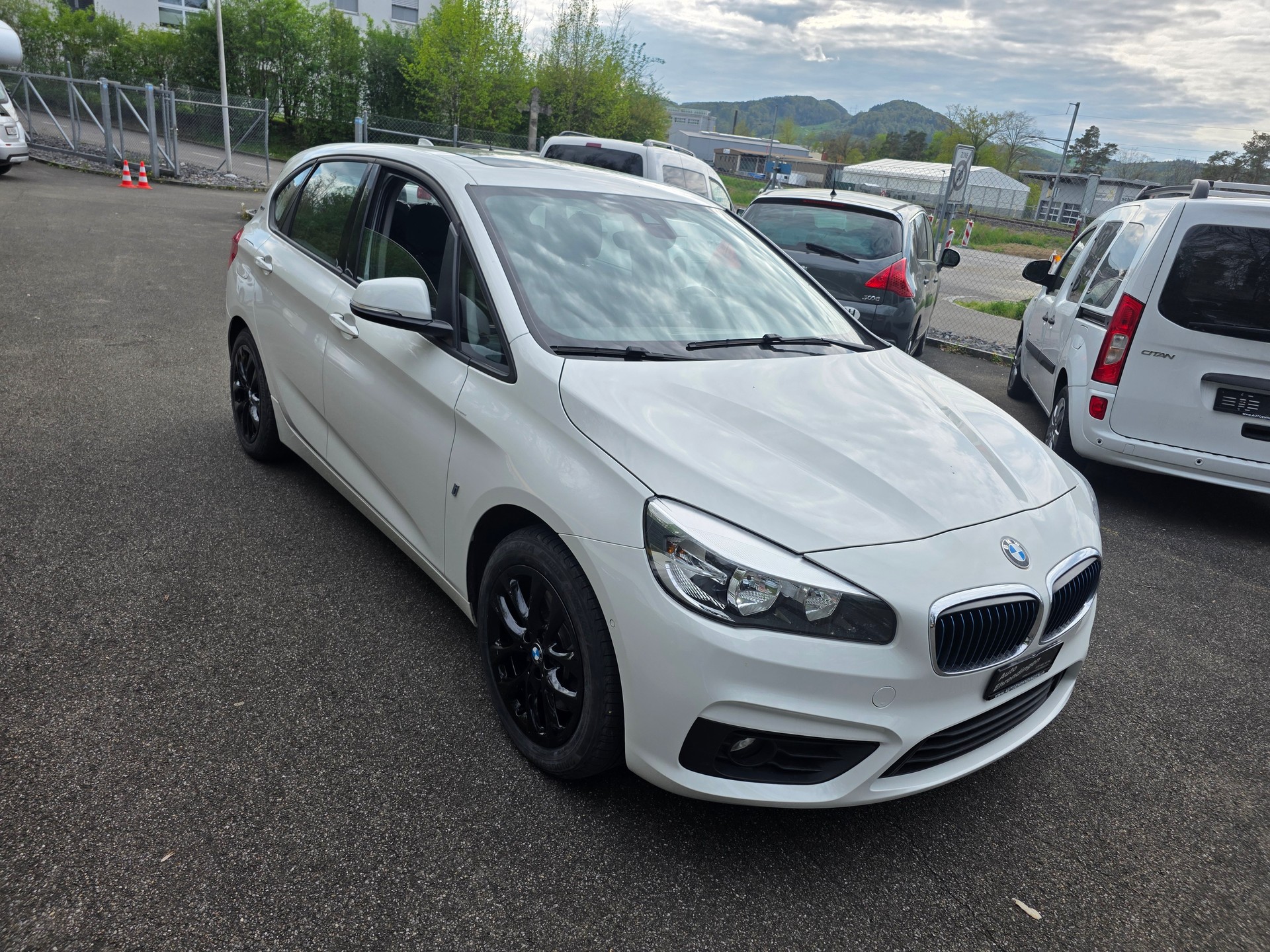 BMW 225xe iPerformance Active Tourer Steptronic-showroom-element-2