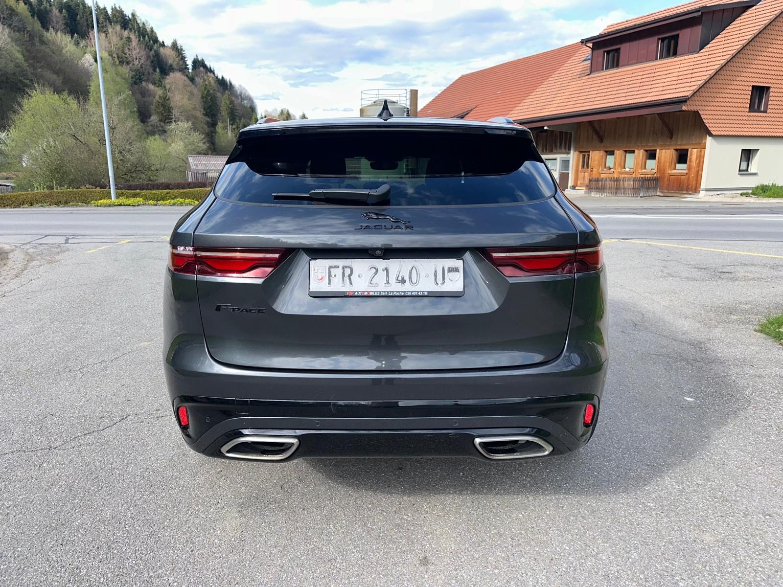 JAGUAR F-Pace 3.0 P400 R-Dynamic MHEV HSE AWD-image-11