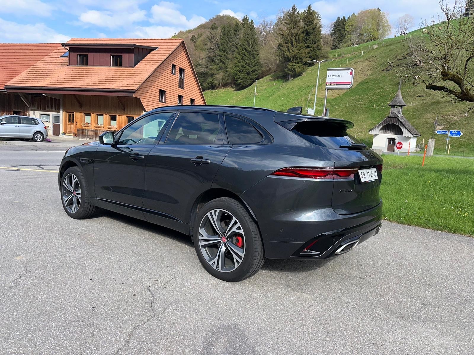 JAGUAR F-Pace 3.0 P400 R-Dynamic MHEV HSE AWD-image-2