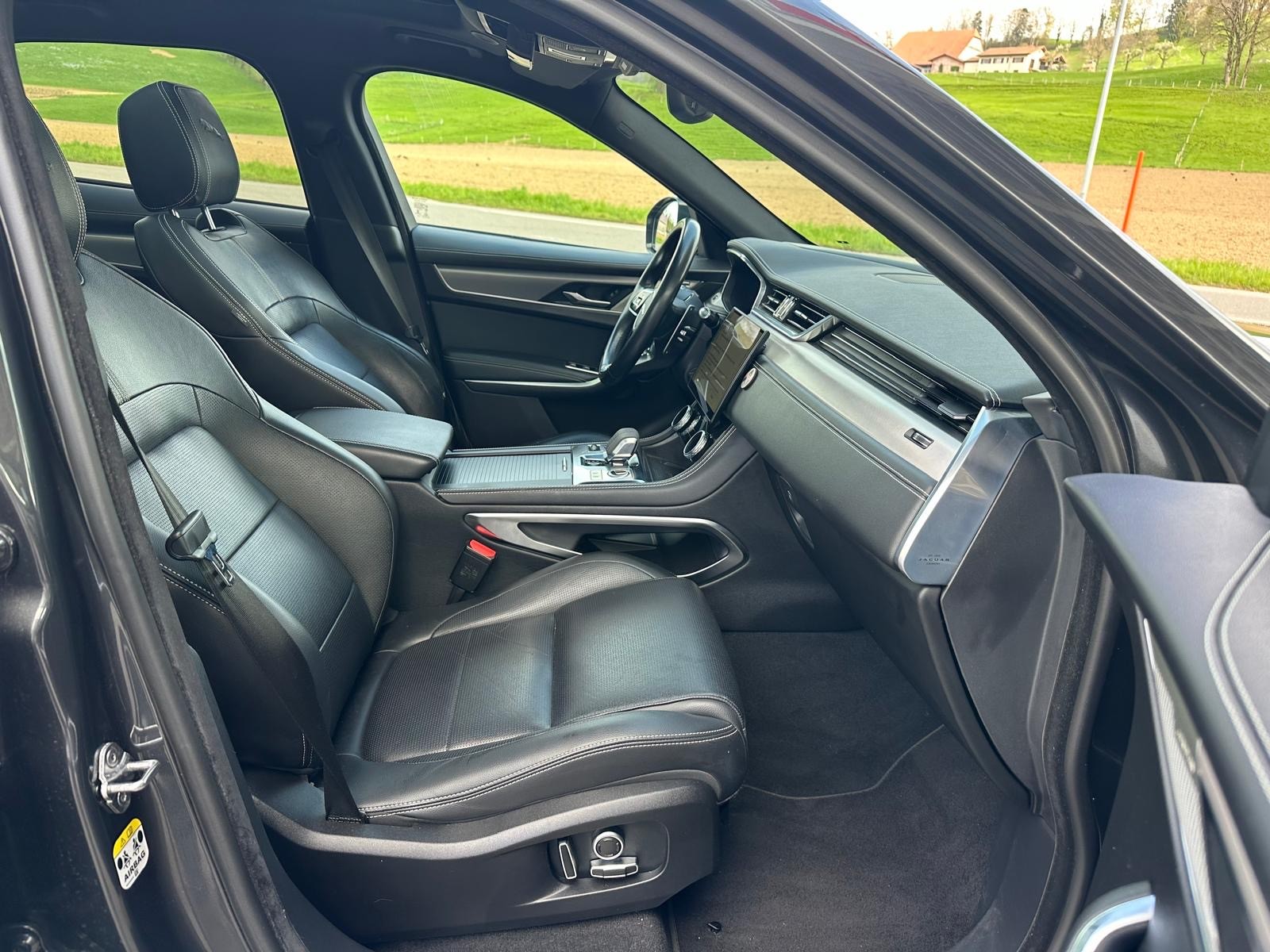 JAGUAR F-Pace 3.0 P400 R-Dynamic MHEV HSE AWD-image-7