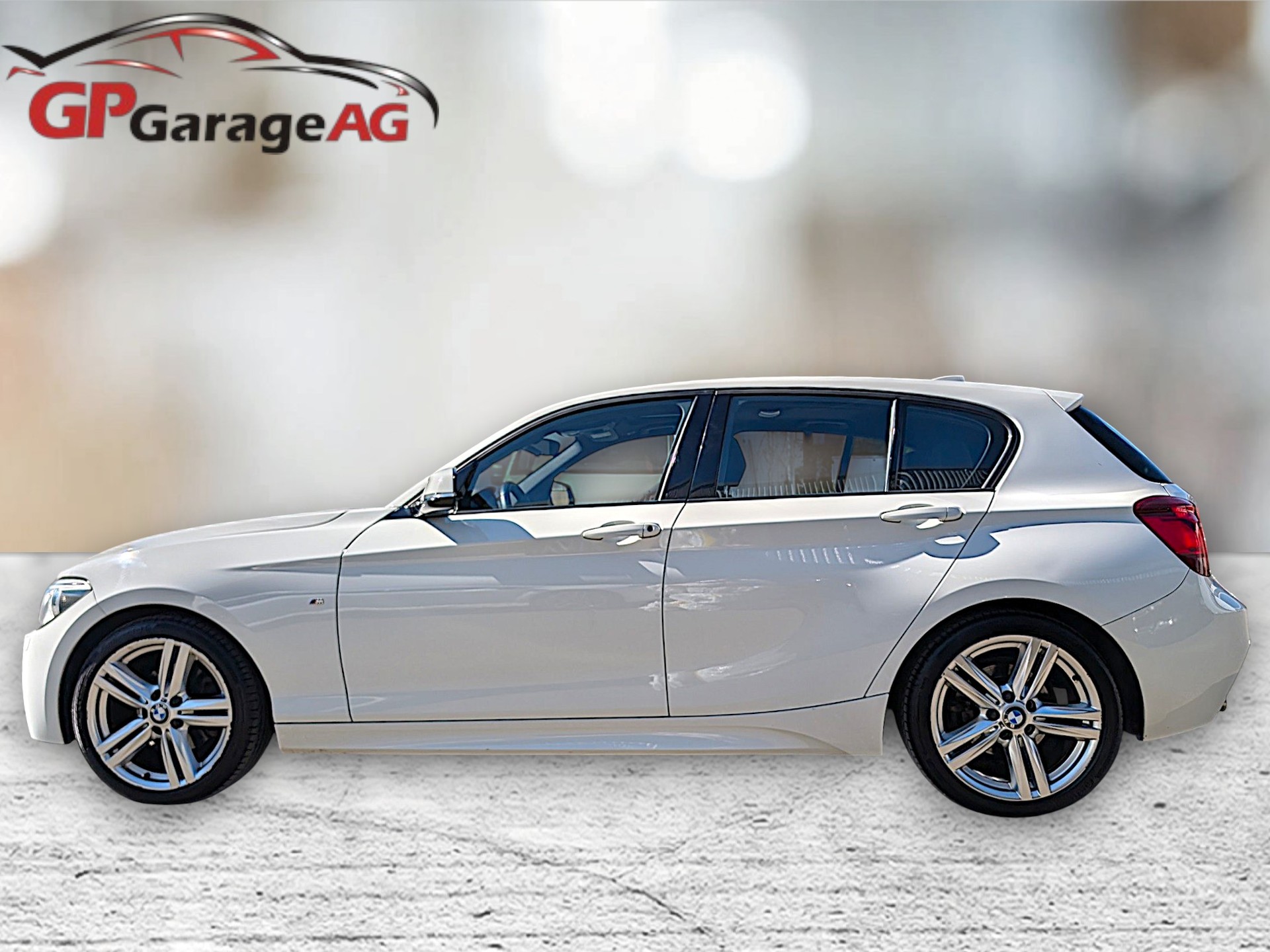 BMW 118d M-Sportpaket-showroom-element-1