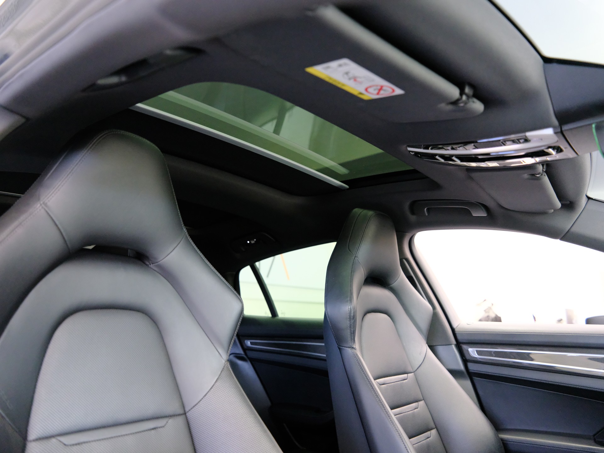 PORSCHE Panamera 4 E-Hybrid PDK-image-16