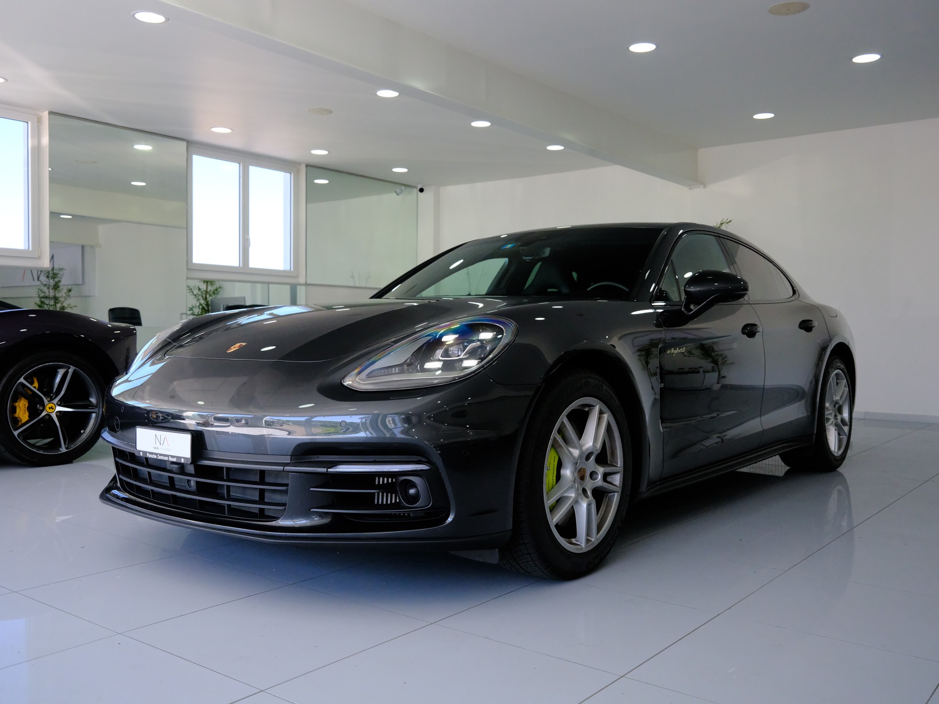PORSCHE Panamera 4 E-Hybrid PDK-showroom-element-3
