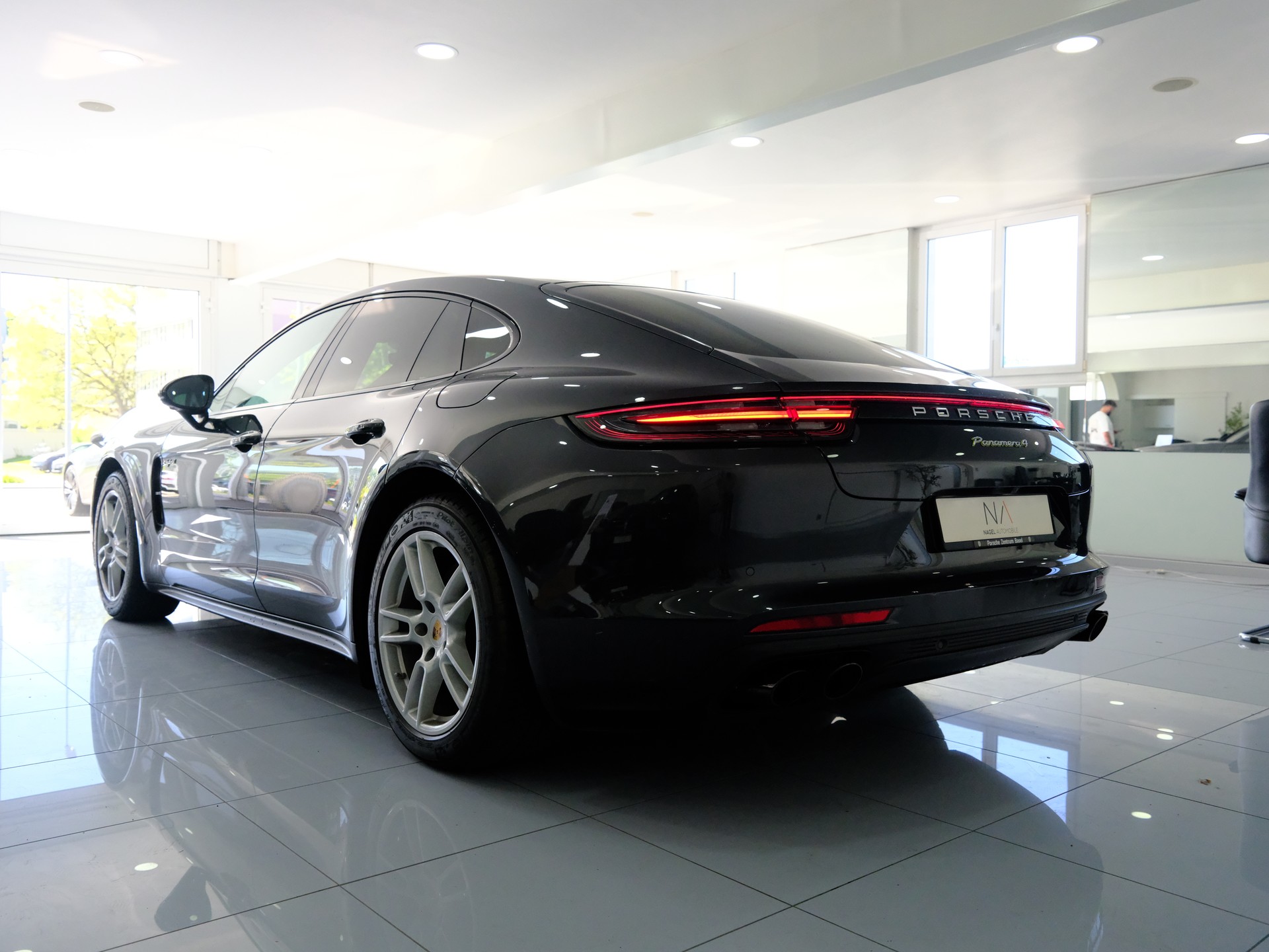 PORSCHE Panamera 4 E-Hybrid PDK-image-4