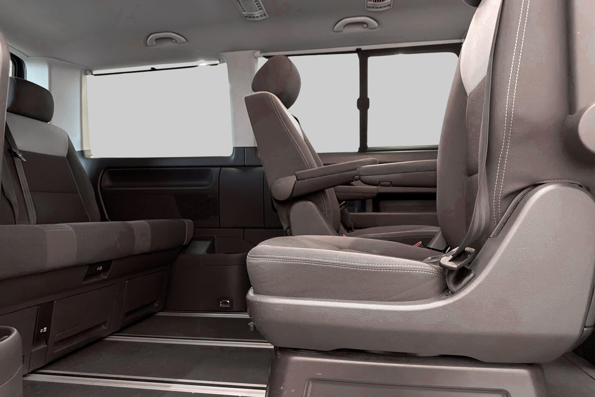 VW T5 Multivan 2.0 TDI CR Startline-image-19