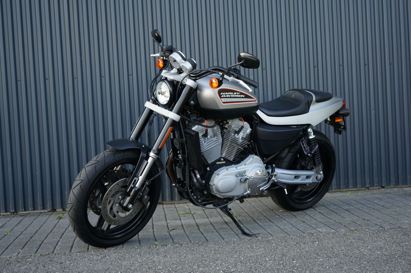 HARLEY-DAVIDSON XR 1200-image-1