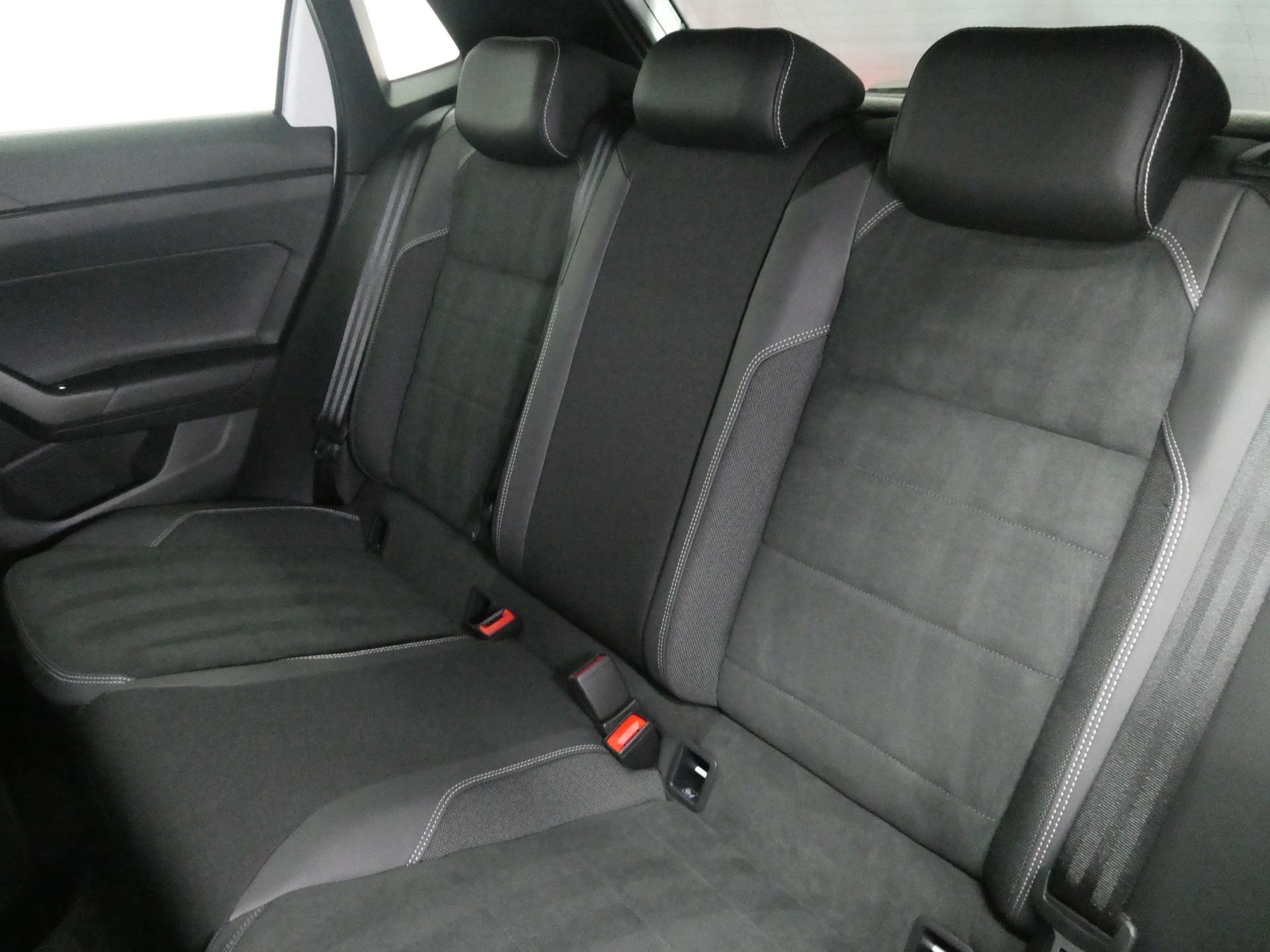 VW Polo 2.0 TSI GTI DSG - IQ Light - Panorama - Navi - Leder/Alcantara - Beats - Virtual Cockpit - Keyless - Kamera - 207 PS-image-11