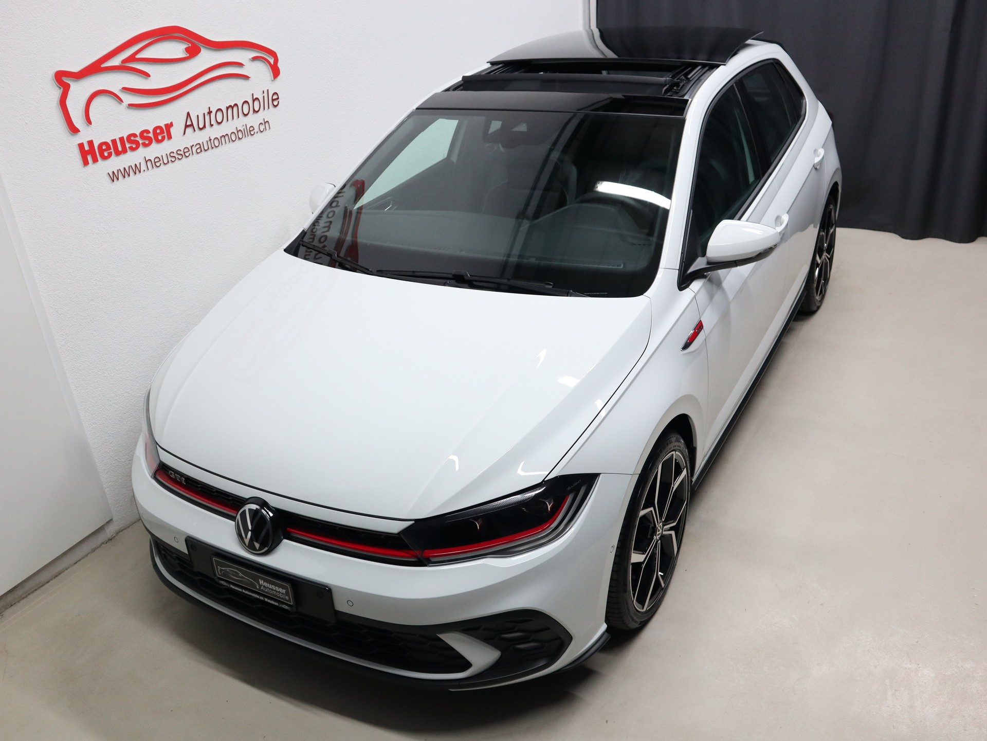 VW Polo 2.0 TSI GTI DSG - IQ Light - Panorama - Navi - Leder/Alcantara - Beats - Virtual Cockpit - Keyless - Kamera - 207 PS-image-2