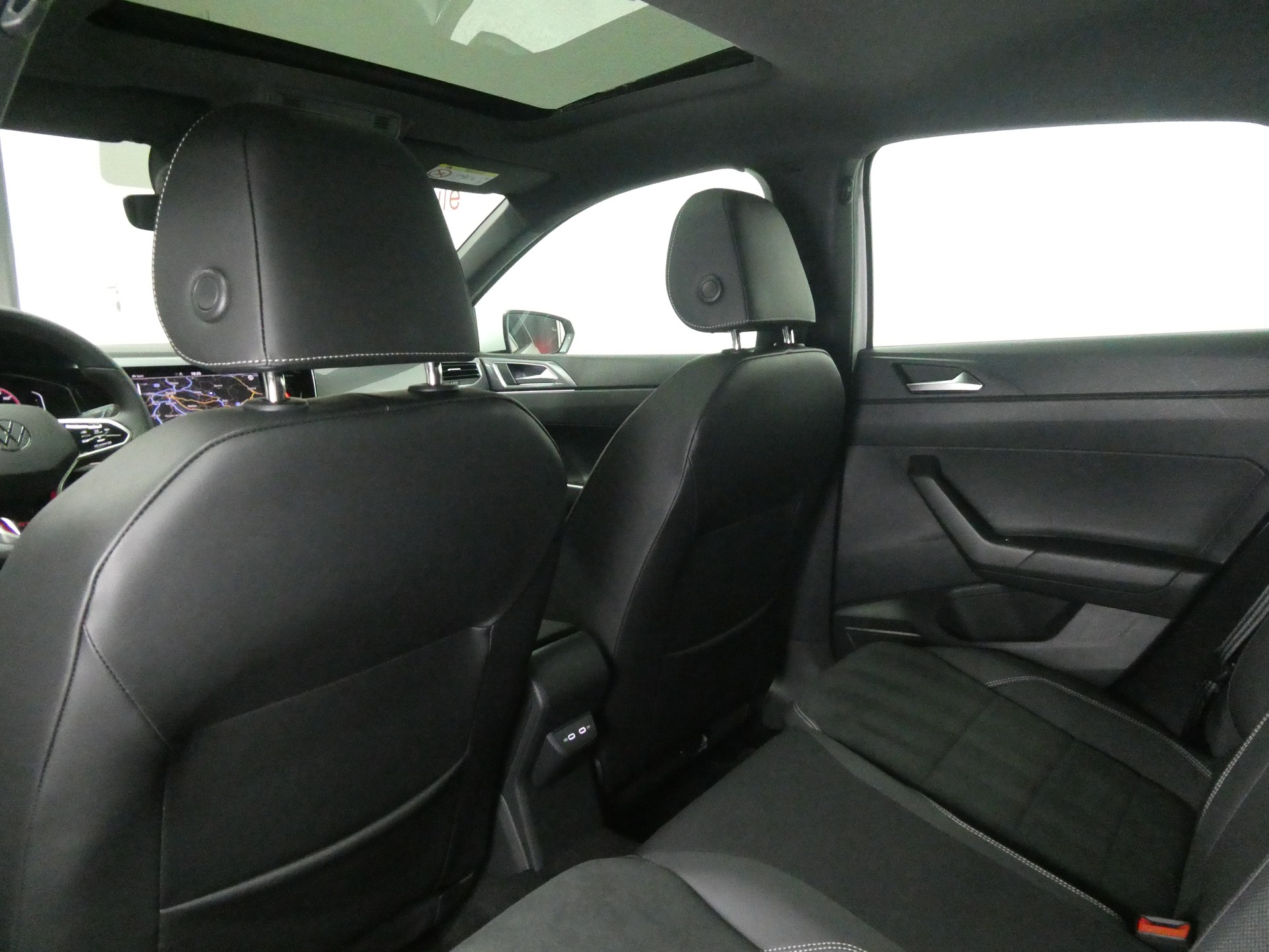 VW Polo 2.0 TSI GTI DSG - IQ Light - Panorama - Navi - Leder/Alcantara - Beats - Virtual Cockpit - Keyless - Kamera - 207 PS-image-10
