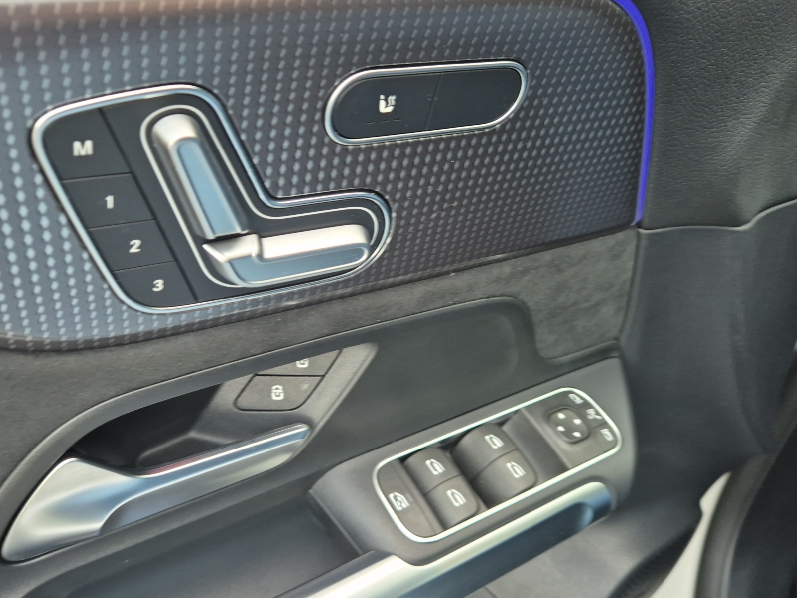 MERCEDES-BENZ EQB 350 4Matic-image-23