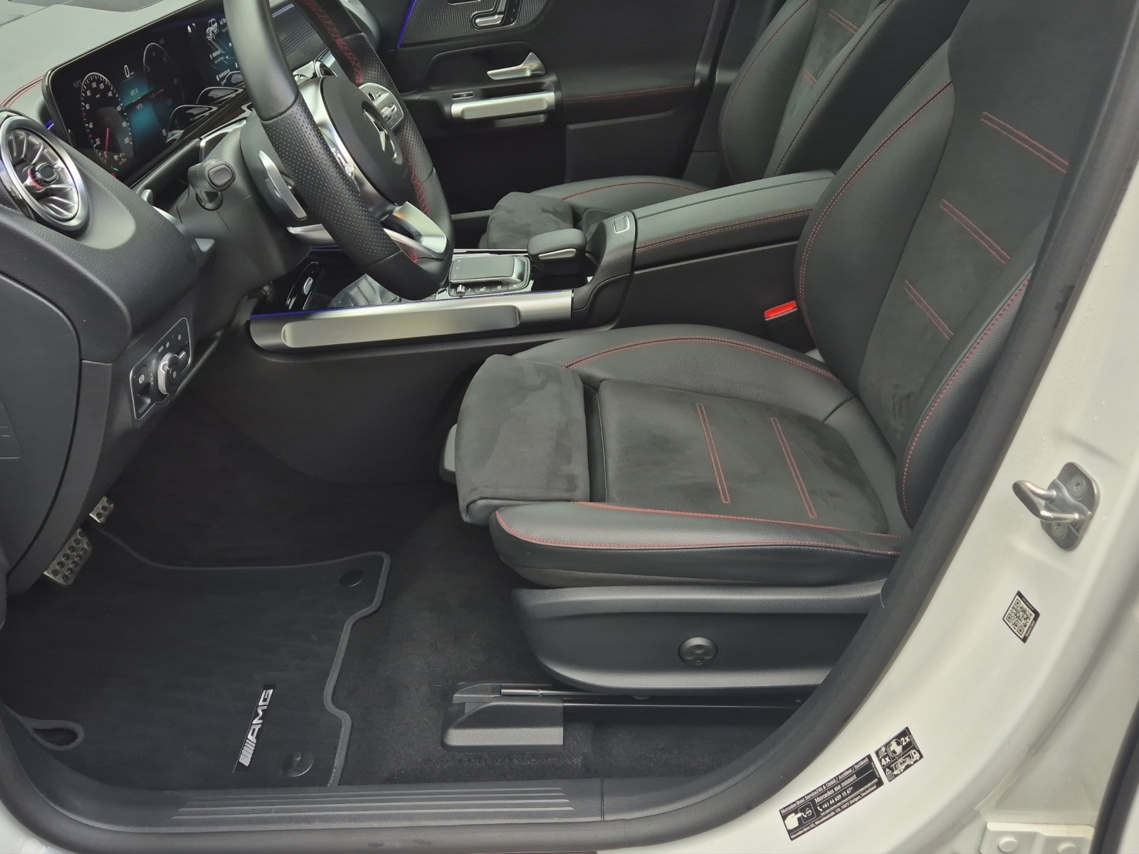 MERCEDES-BENZ EQB 350 4Matic-image-7