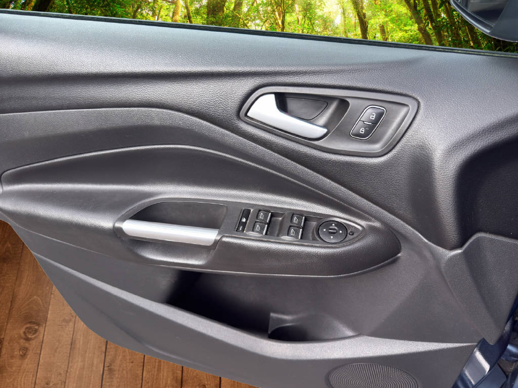 FORD Kuga 2.0 EcoB ST-Line-image-9