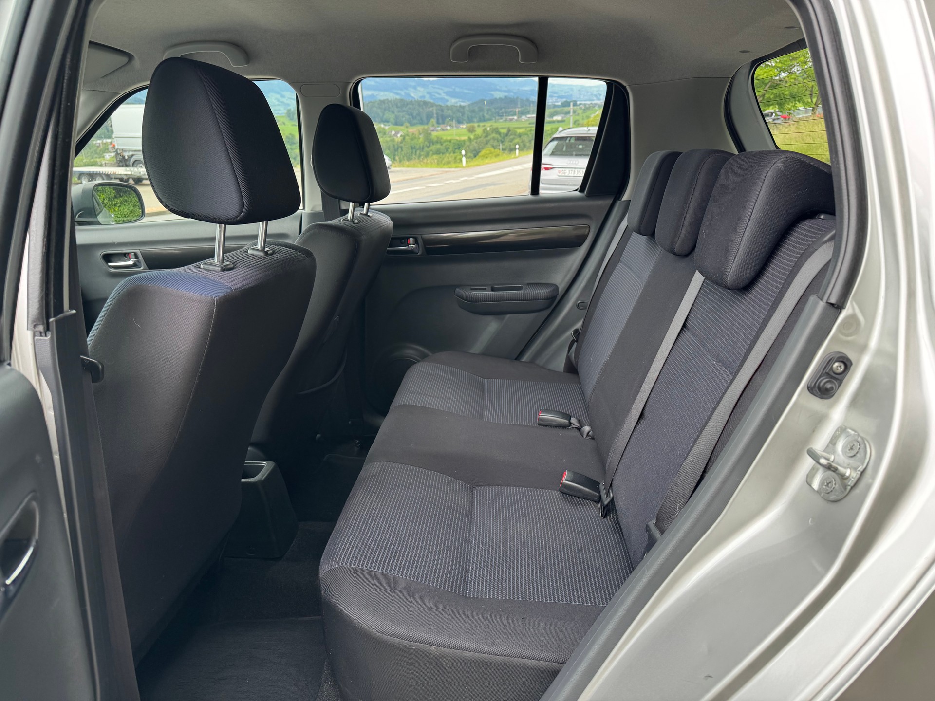 SUZUKI Swift 1.3i 16V GL 4x4-image-6