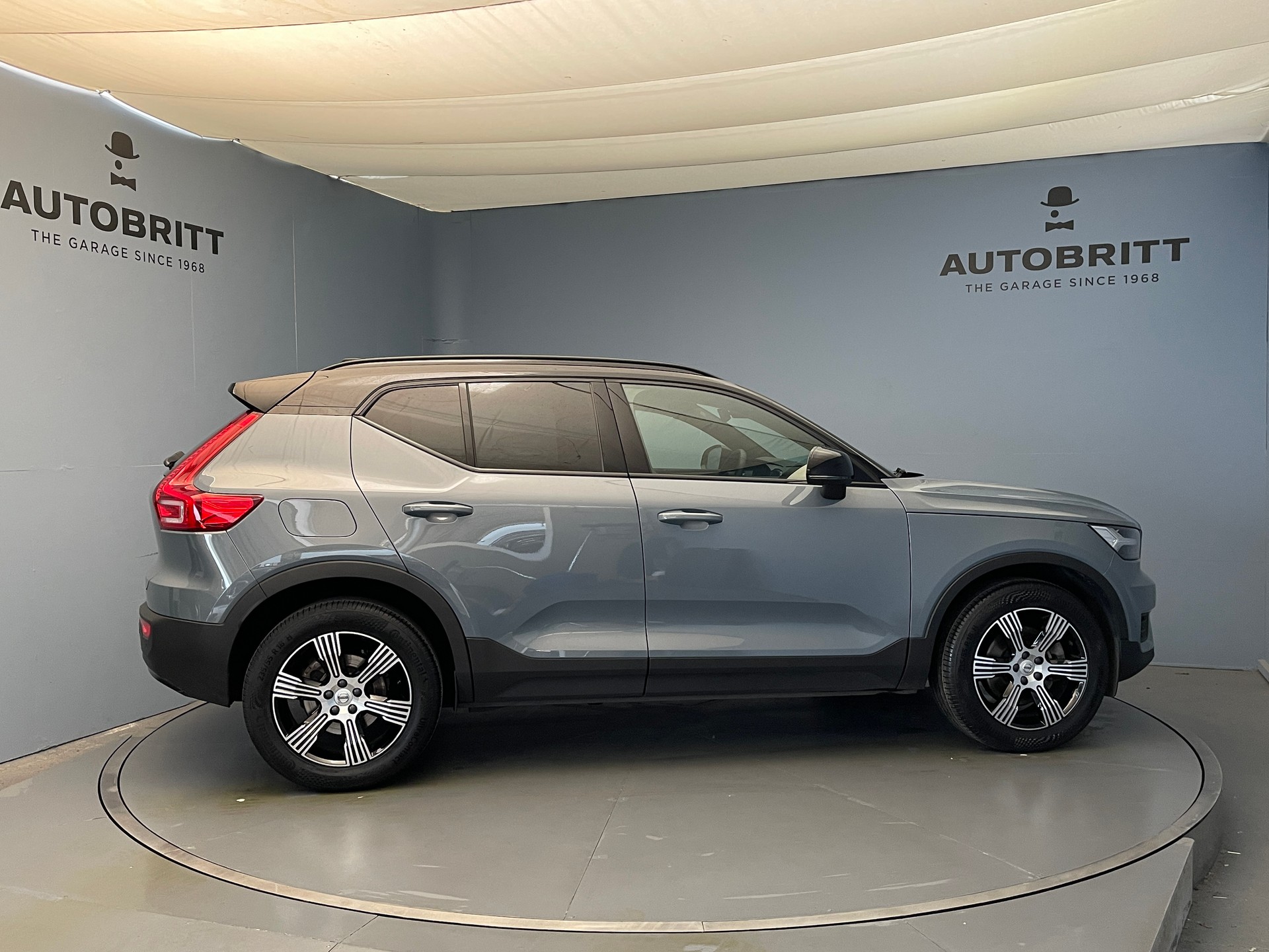 VOLVO XC40 2.0 B4 MH R-Design AWD-image-5